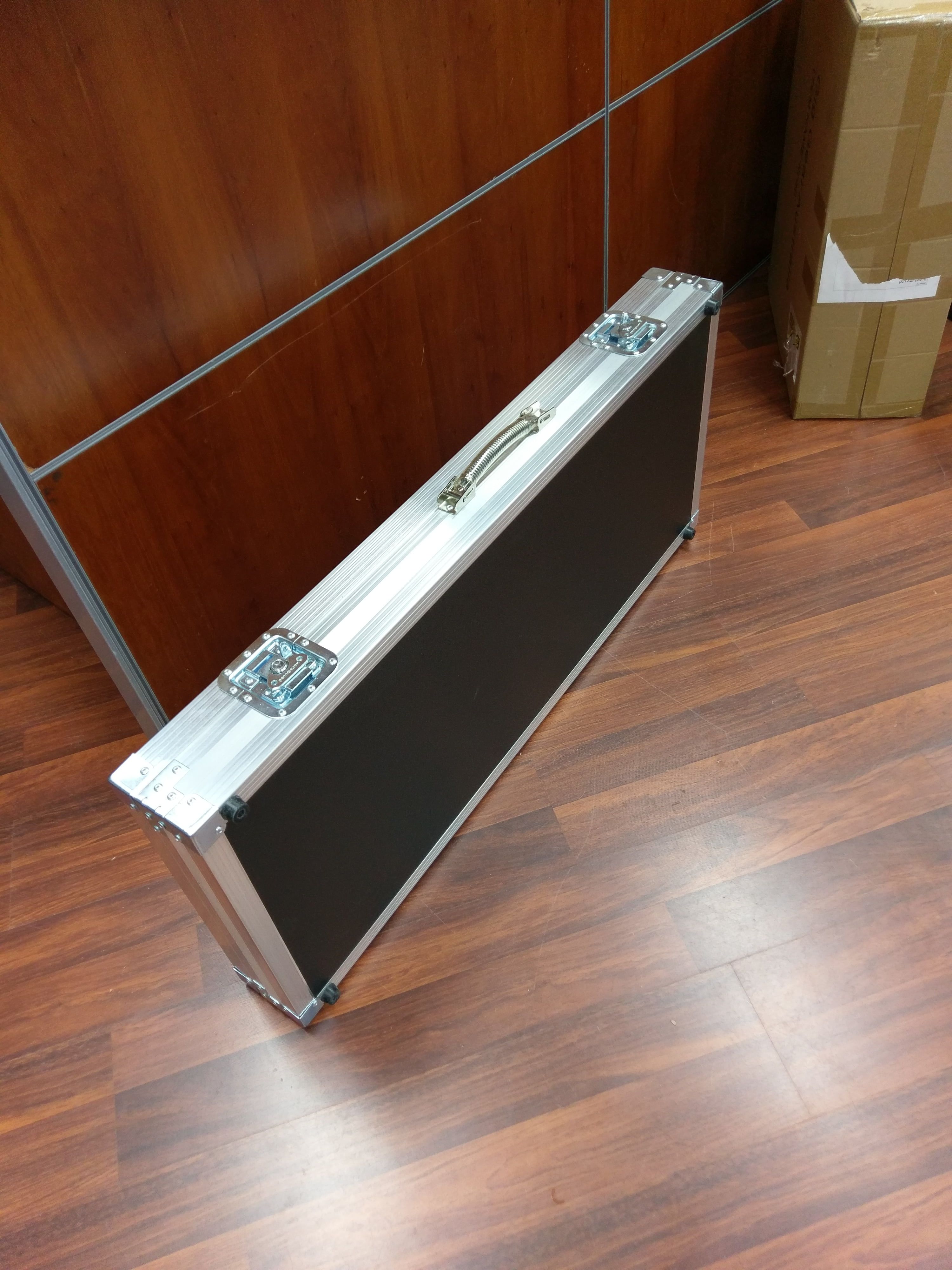 Custom Guitar Case And Insert For Rickenbacker 330 Leftie (view 2 of 4)