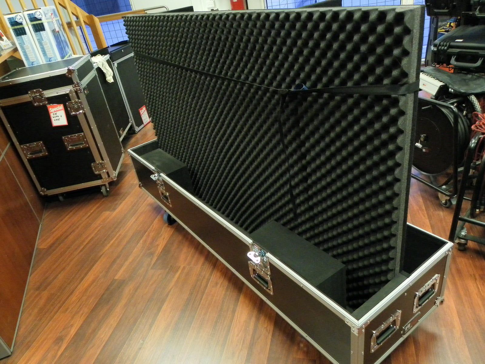Custom 84inch Screen Case Road Case (view 4 of 5)