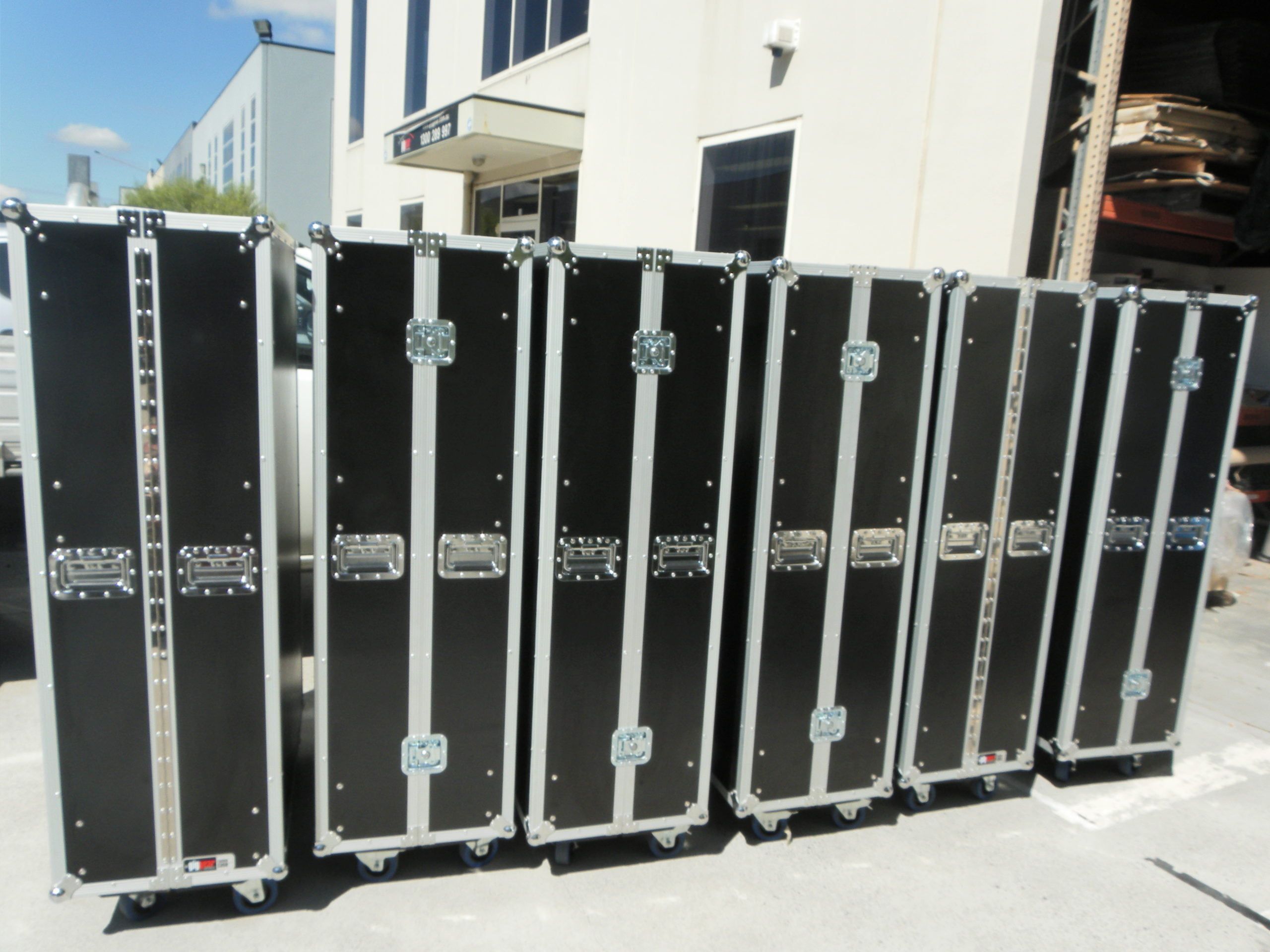 Custom 50/50 Hinged Road Cases With Mounting Board (view 8 of 9)