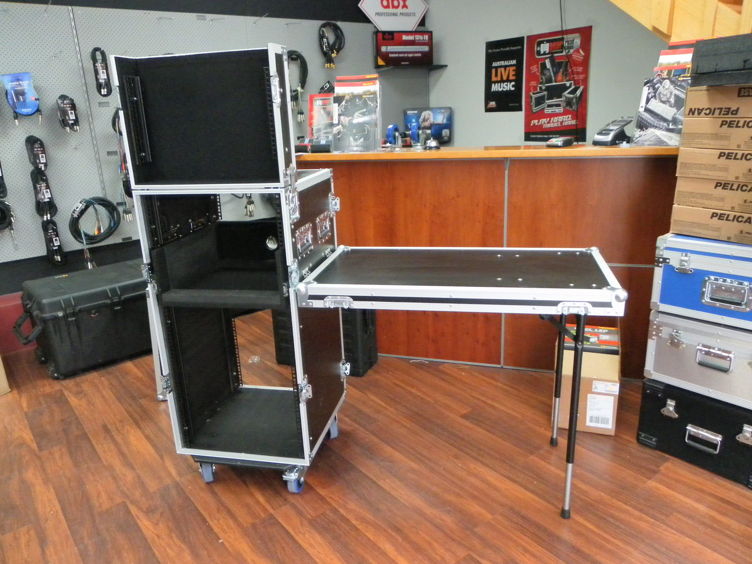 Mixer Rack Workstation Case With Foldout Tressle (view 3 of 7)