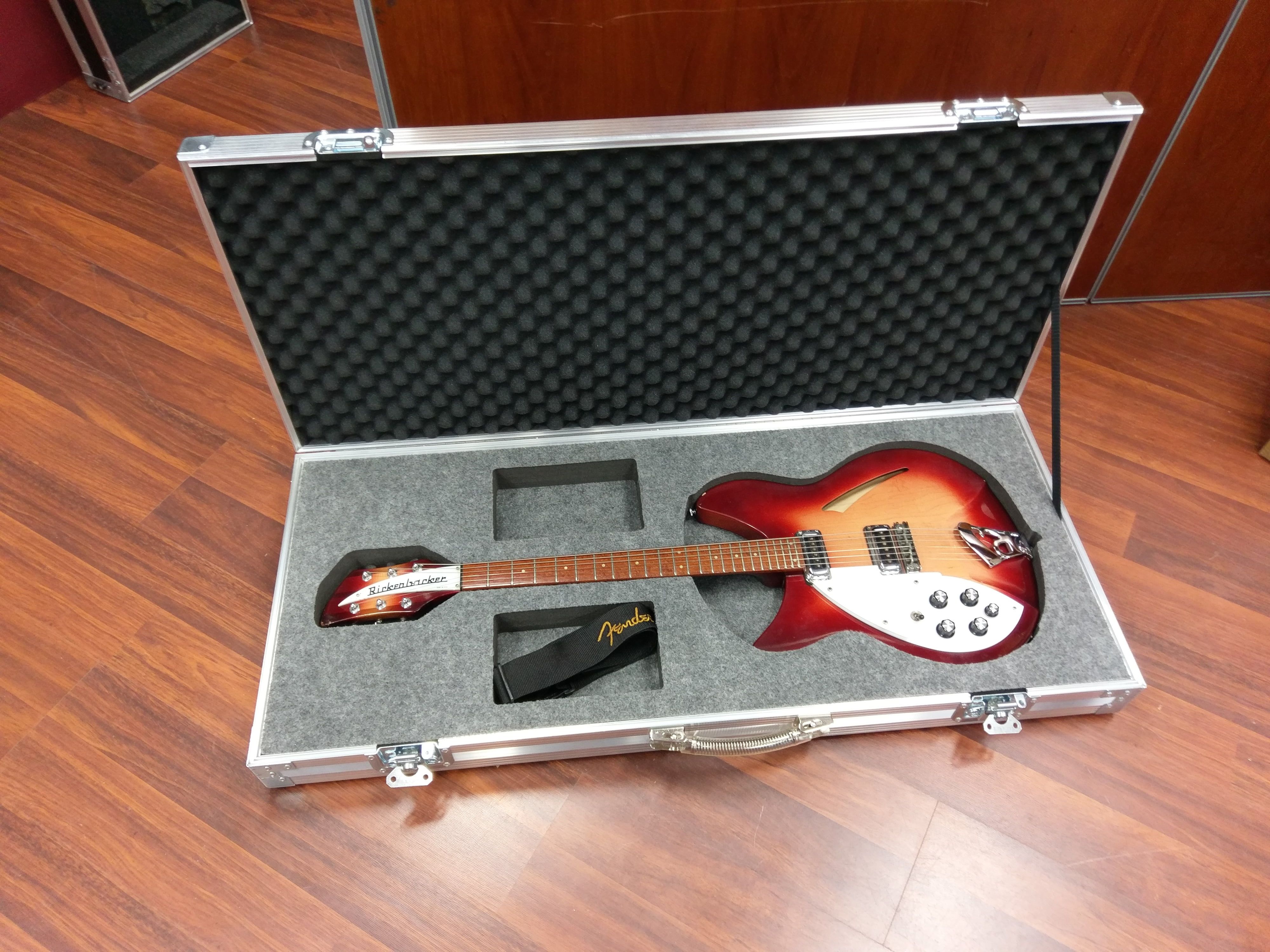 Custom Guitar Case And Insert For Rickenbacker 330 Leftie (view 4 of 4)