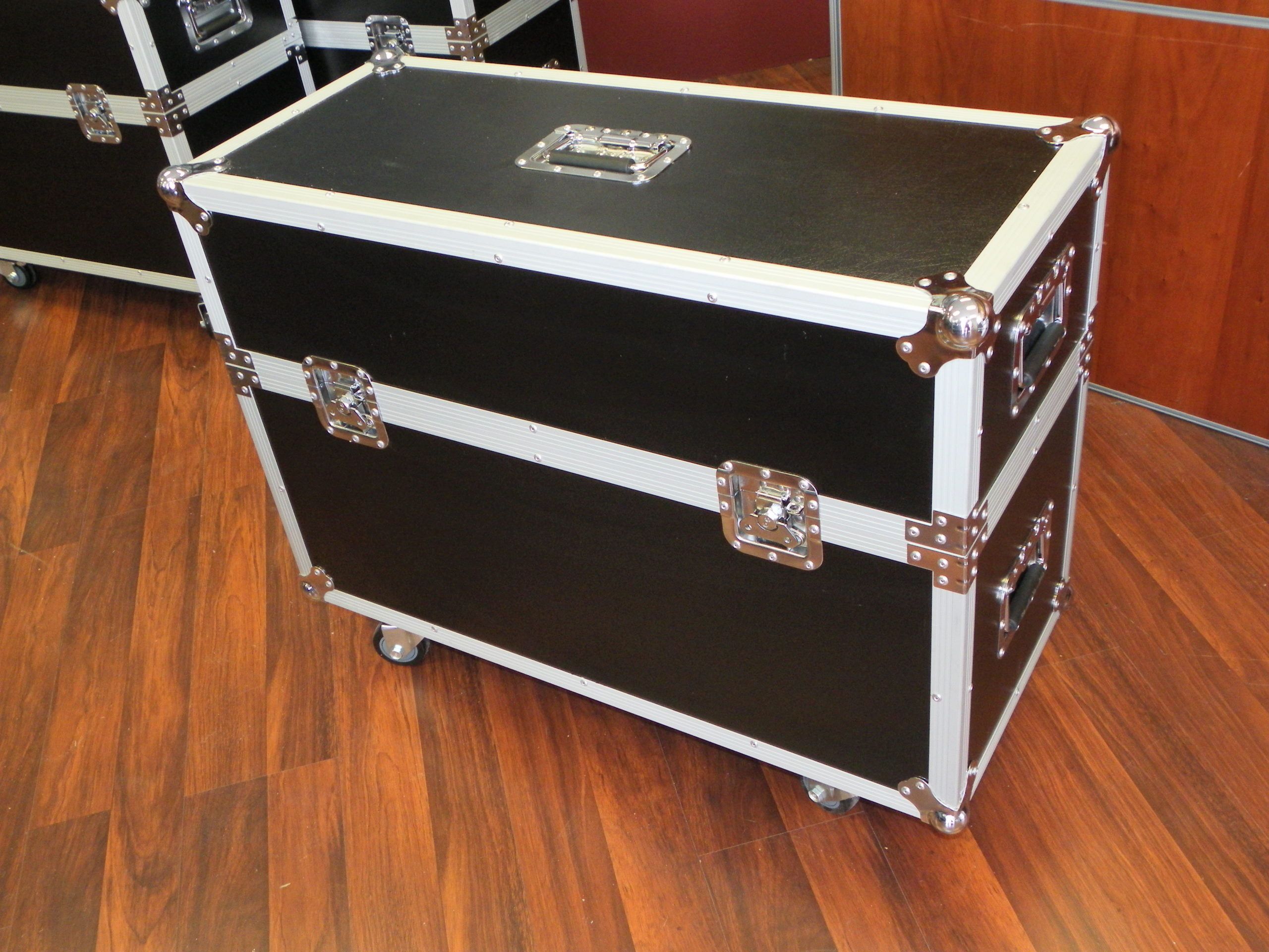Custom Road Case For Single 42inch Screen (view 3 of 6)