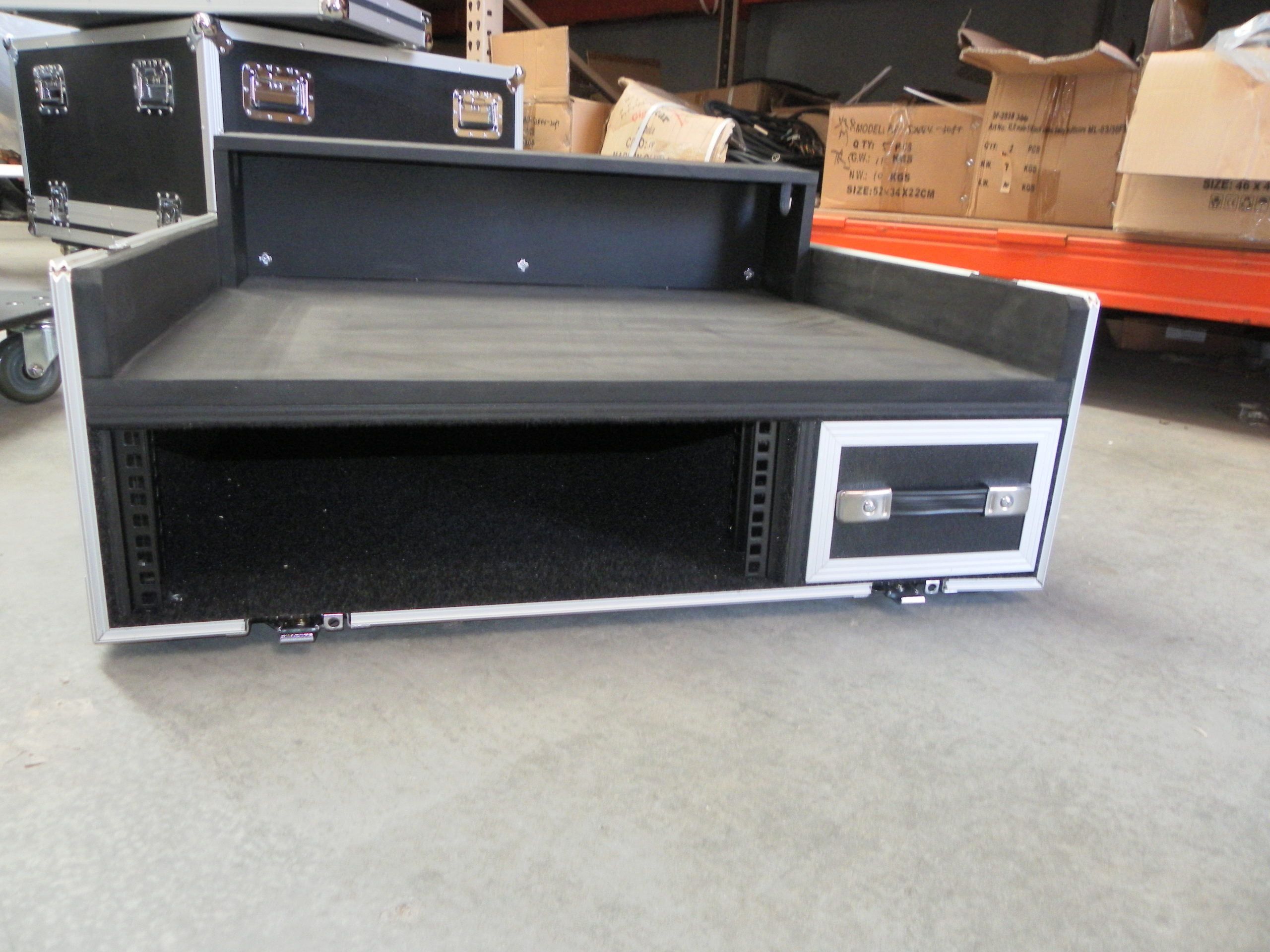 Mixer Console Case with Rack & Racker Underneath Mixer (view 8 of 9)