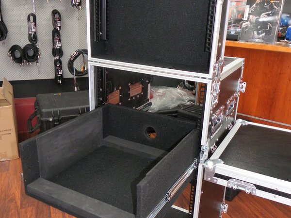 Mixer Rack Workstation Case With Foldout Tressle