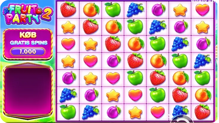 Screenshot af Fruit Party 2 spillemaskinen fra Pragmatic Play. Spillet vises på et 7×7 grid med frugtsymboler som jordbær, appelsiner, æbler, blommer og vindruer samt hjerter og stjerner. Til venstre ses knap til køb af gratis spins for 1.000 kr., og layoutet er farverigt med en lyserød baggrund og høj visuel energi.