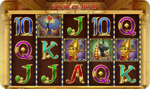 Skærmbillede fra spilleautomaten Book of Dead med symboler af faraoer, Anubis og egyptiske artefakter. Et klassisk egyptisk tema med stærk grafik og ekspanderende symboler.