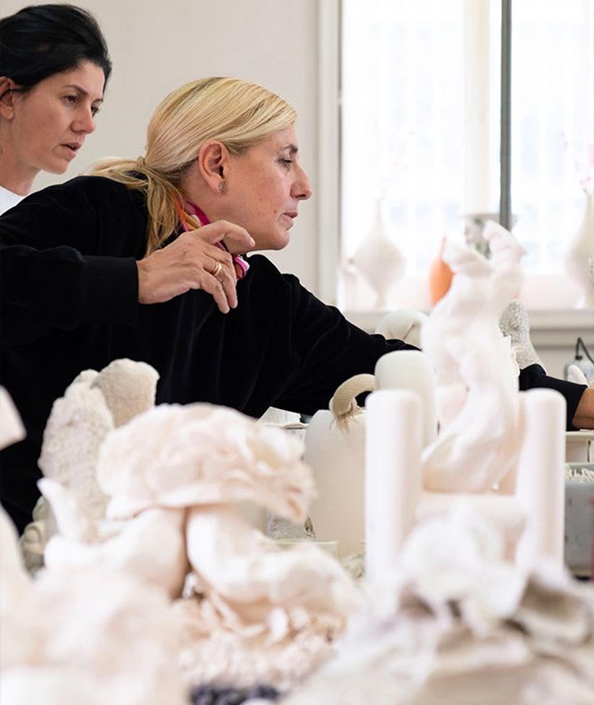 Patricia Urquiola en el Laboratorio de Capodimonte - Fotografía de Alessandra Mustilli