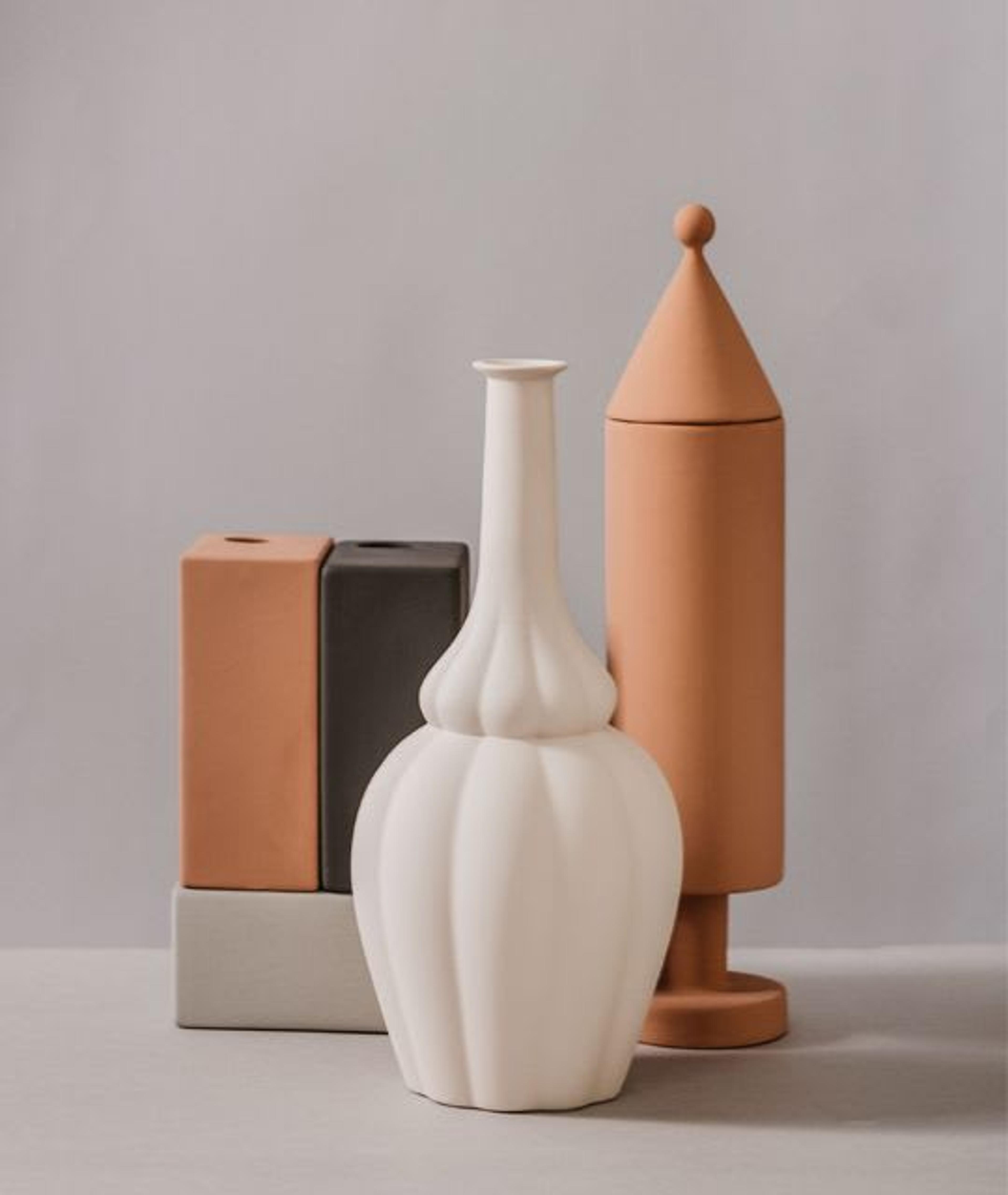 Natura Morta 5 Vases Set 3 par Sonia Pedrazzini