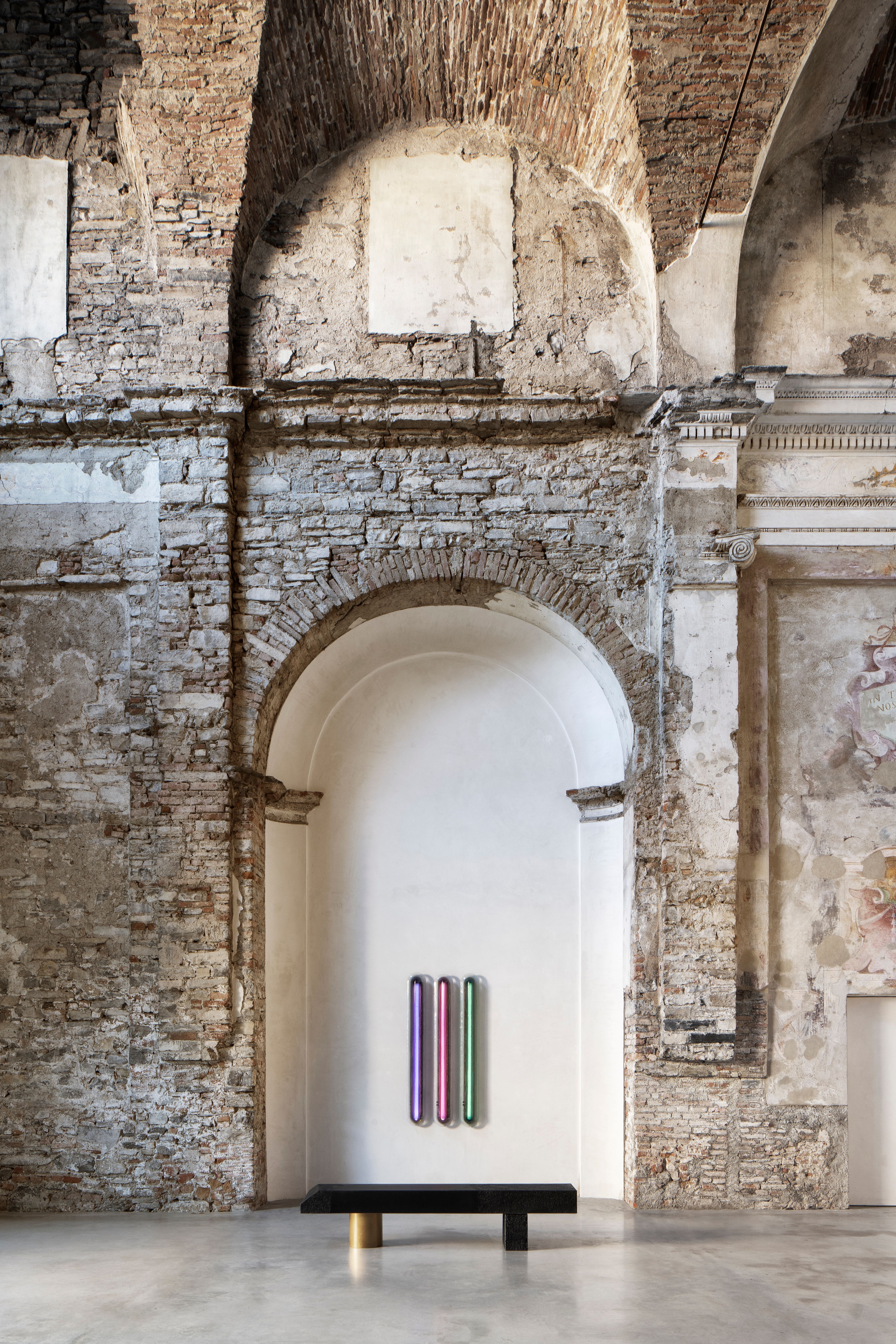 Retro-futuristischer Glamour in den kühnen Entwürfen von Draga & Aurel