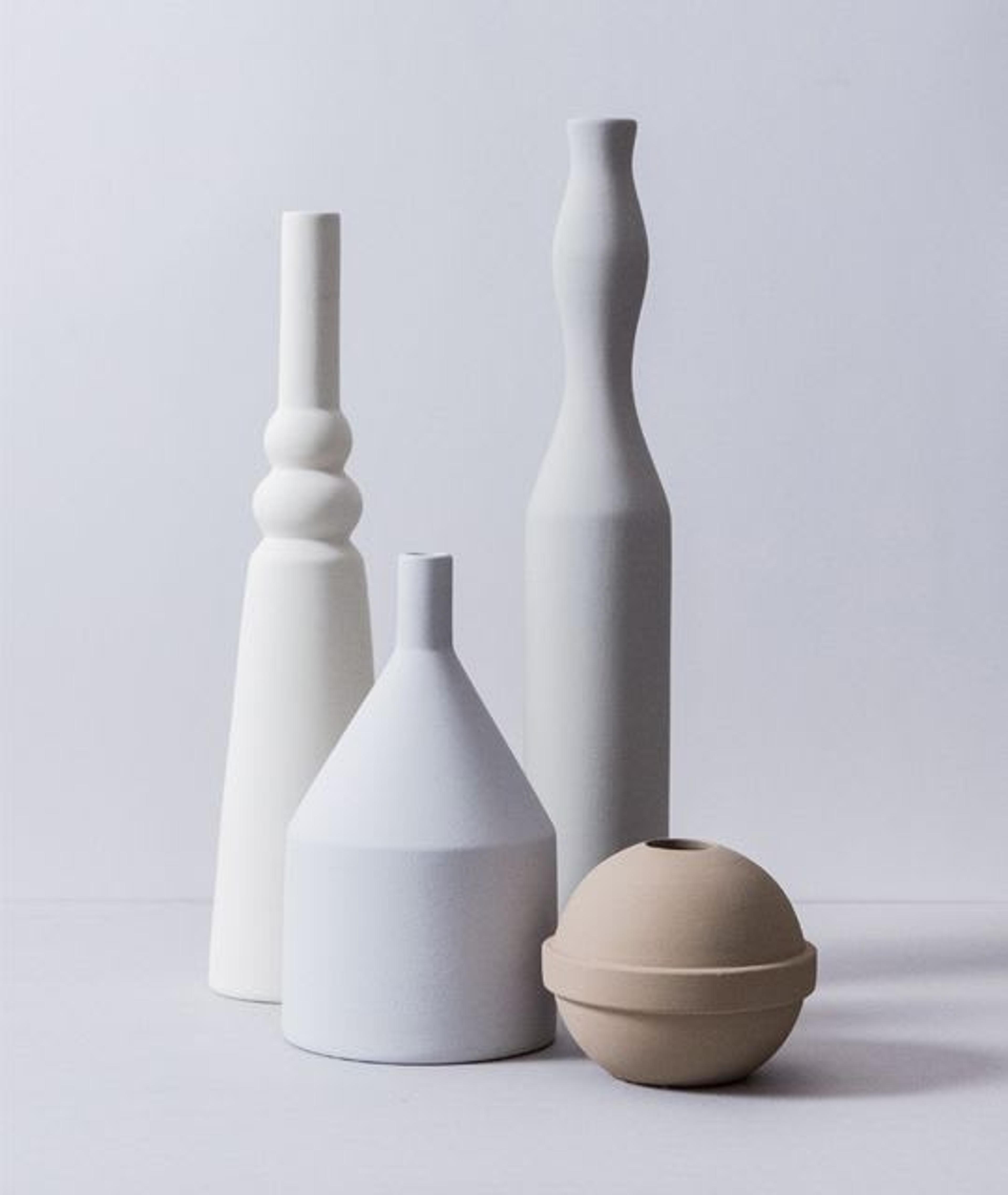 Natura Morta 4 - Ensemble de vases #1 par Sonia Pedrazzini