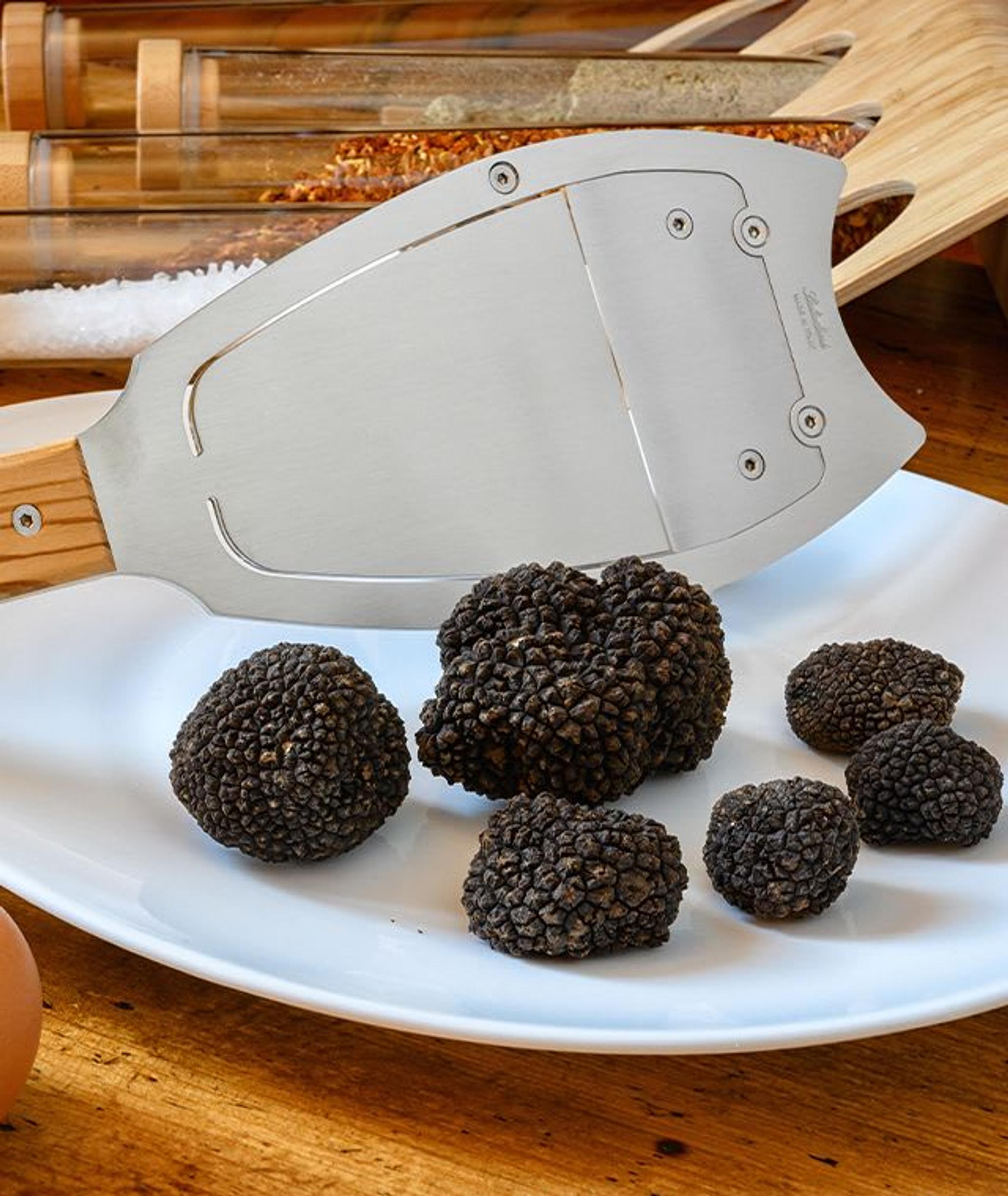 Rasoir à truffes en acier avec manche en bois d'olivier par