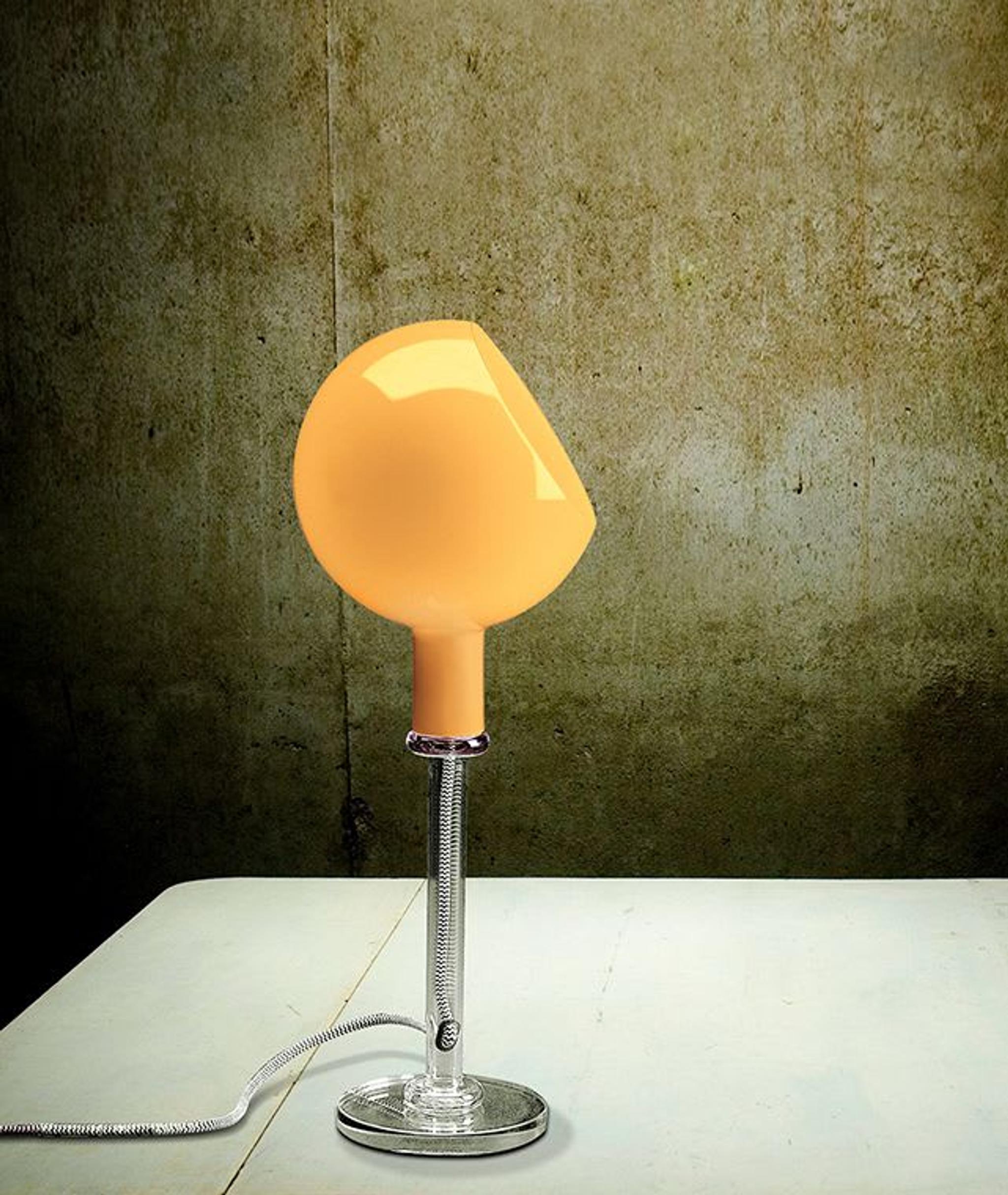 Découvrez la Lampe Pipistrello mini sur batterie : Icone du Design