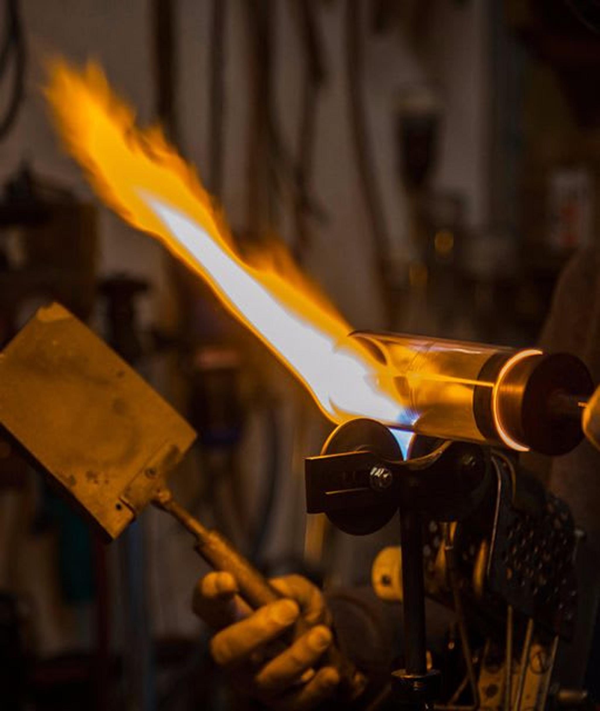 Le pichet et les verres Ulysses sont fabriqués à partir du meilleur verre soufflé à la bouche.