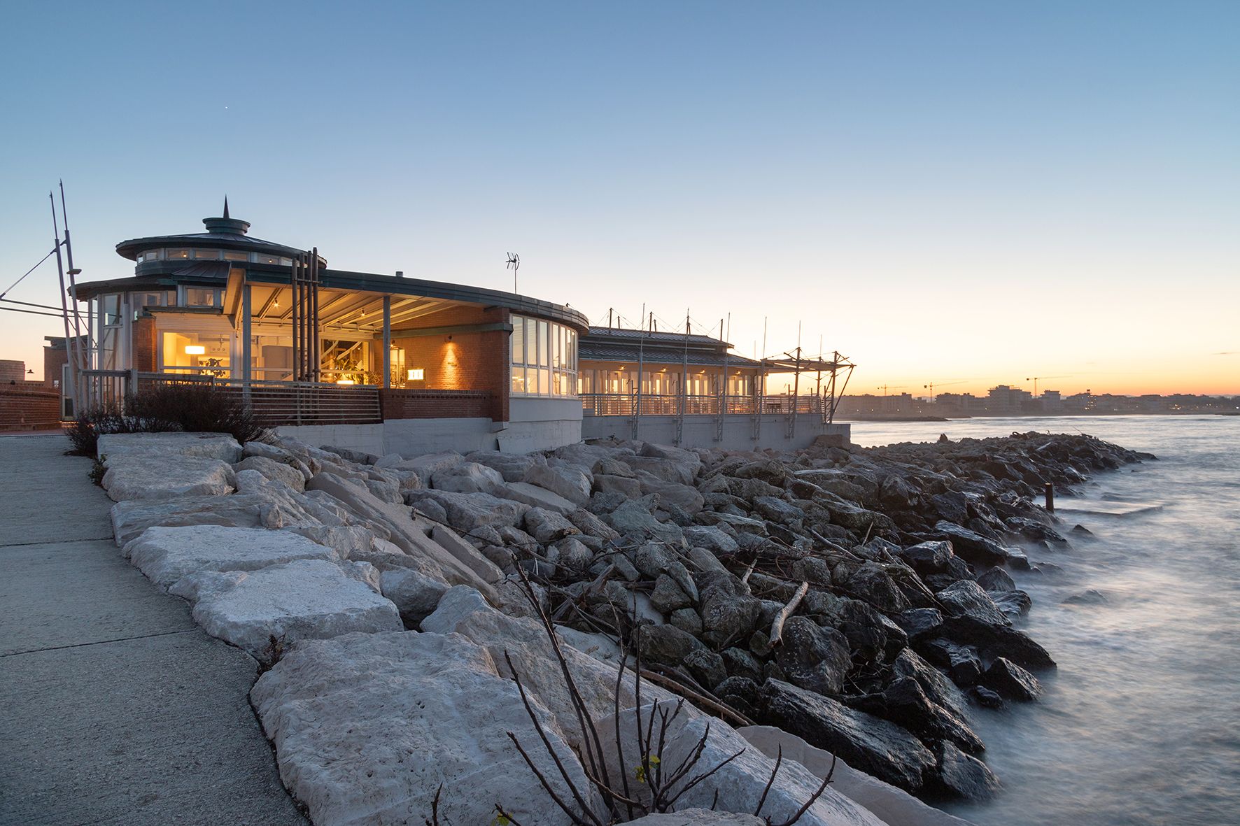 Eine Bühne am Meer: Da Lucio