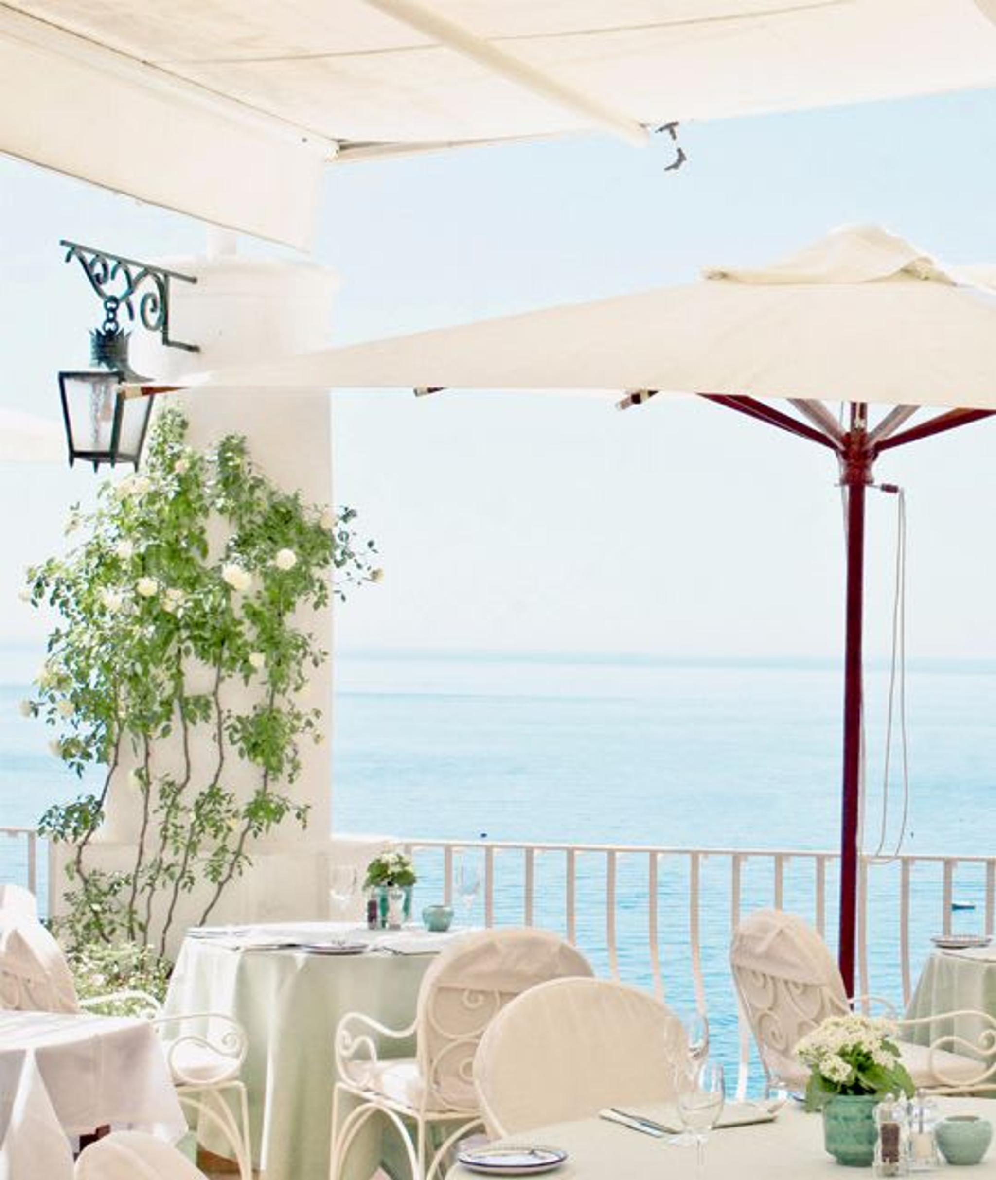 Terrace of Le Sirenuse.