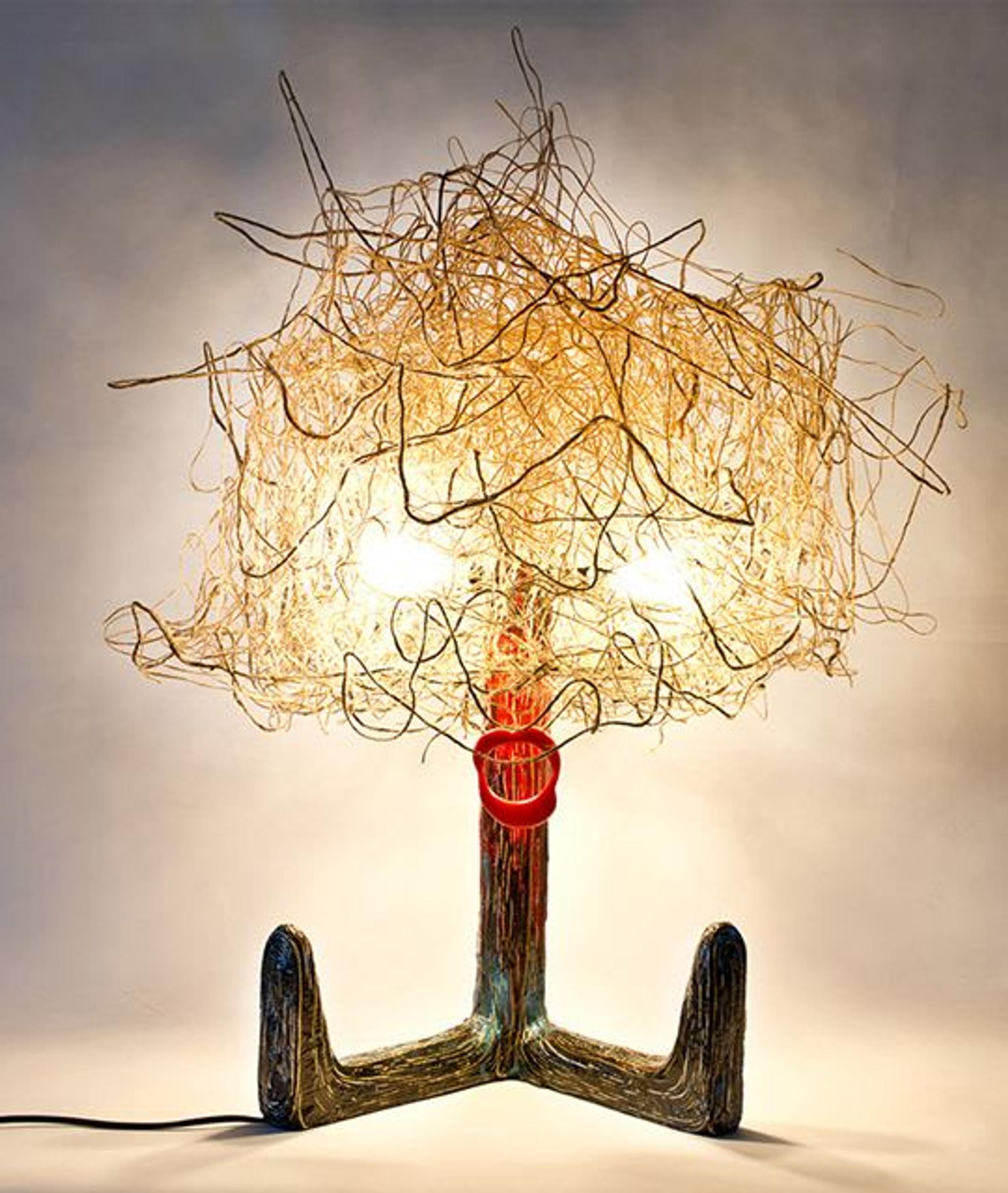 Lampada Kid in spago e resina disegnata da Gaetano Pesce nel 2013
