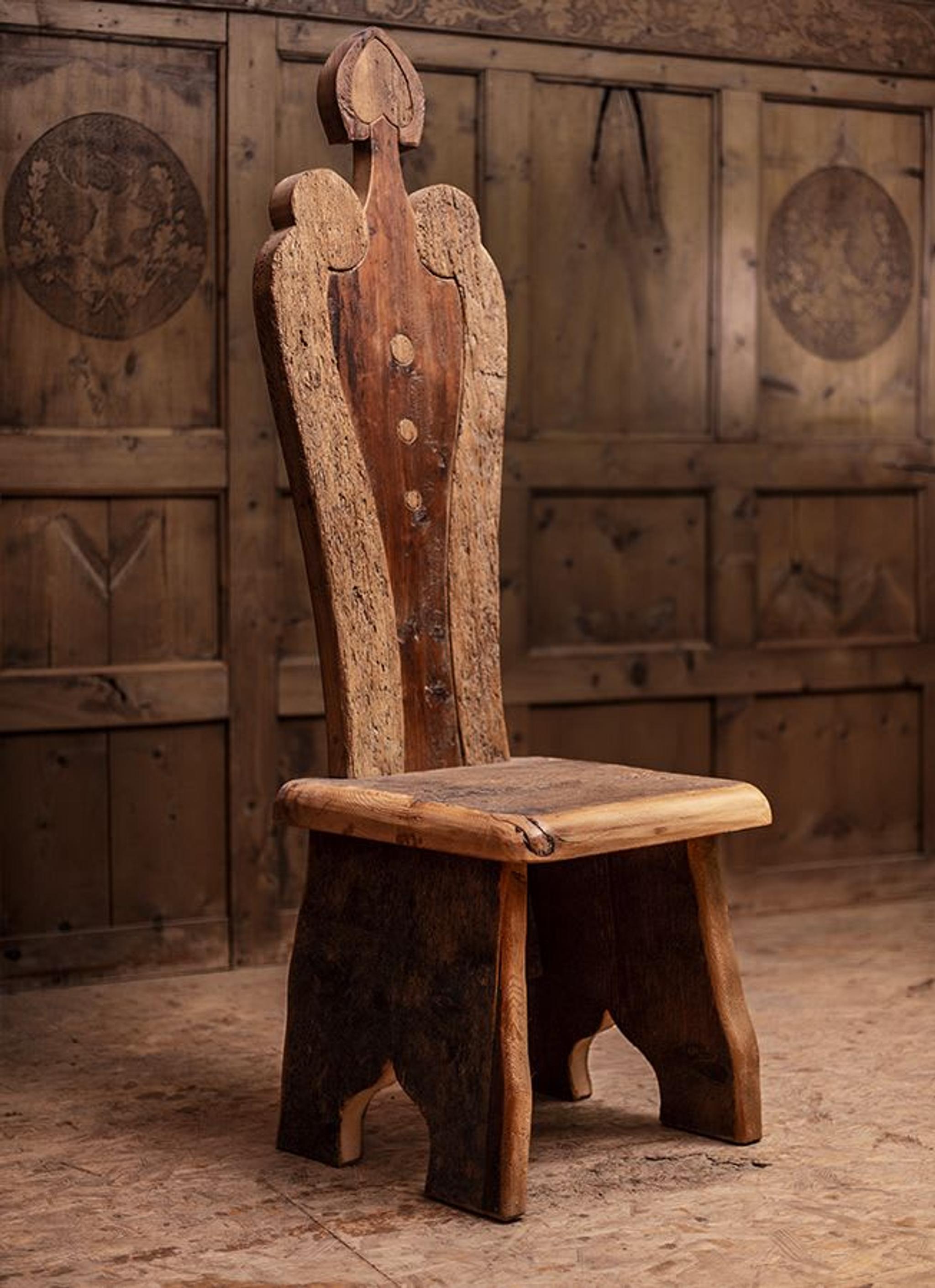 Sedia in legno nel laboratorio di Falegnameria Helmut Santifaller