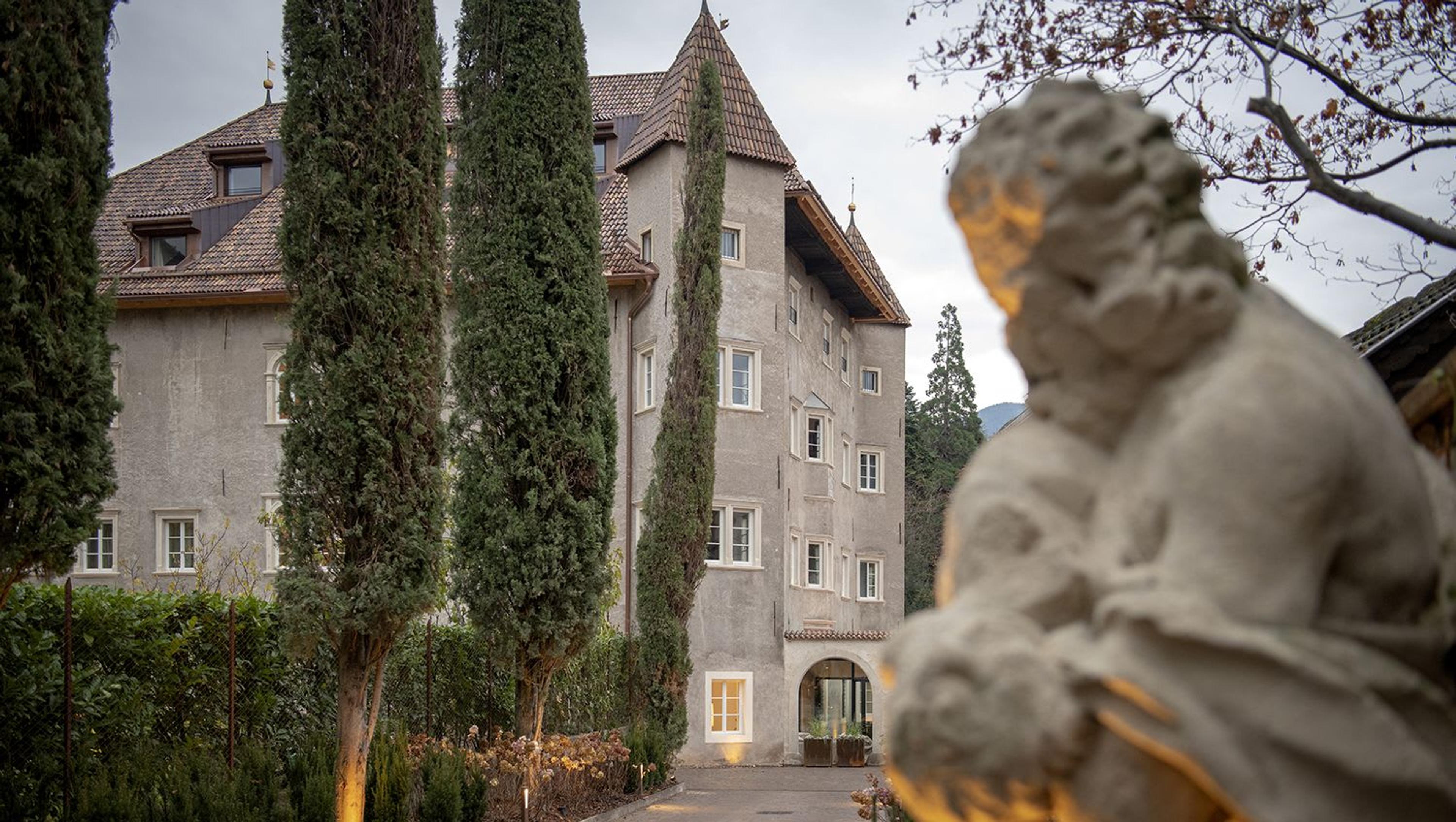 Castel Hörtenberg: Historic City Treasure 