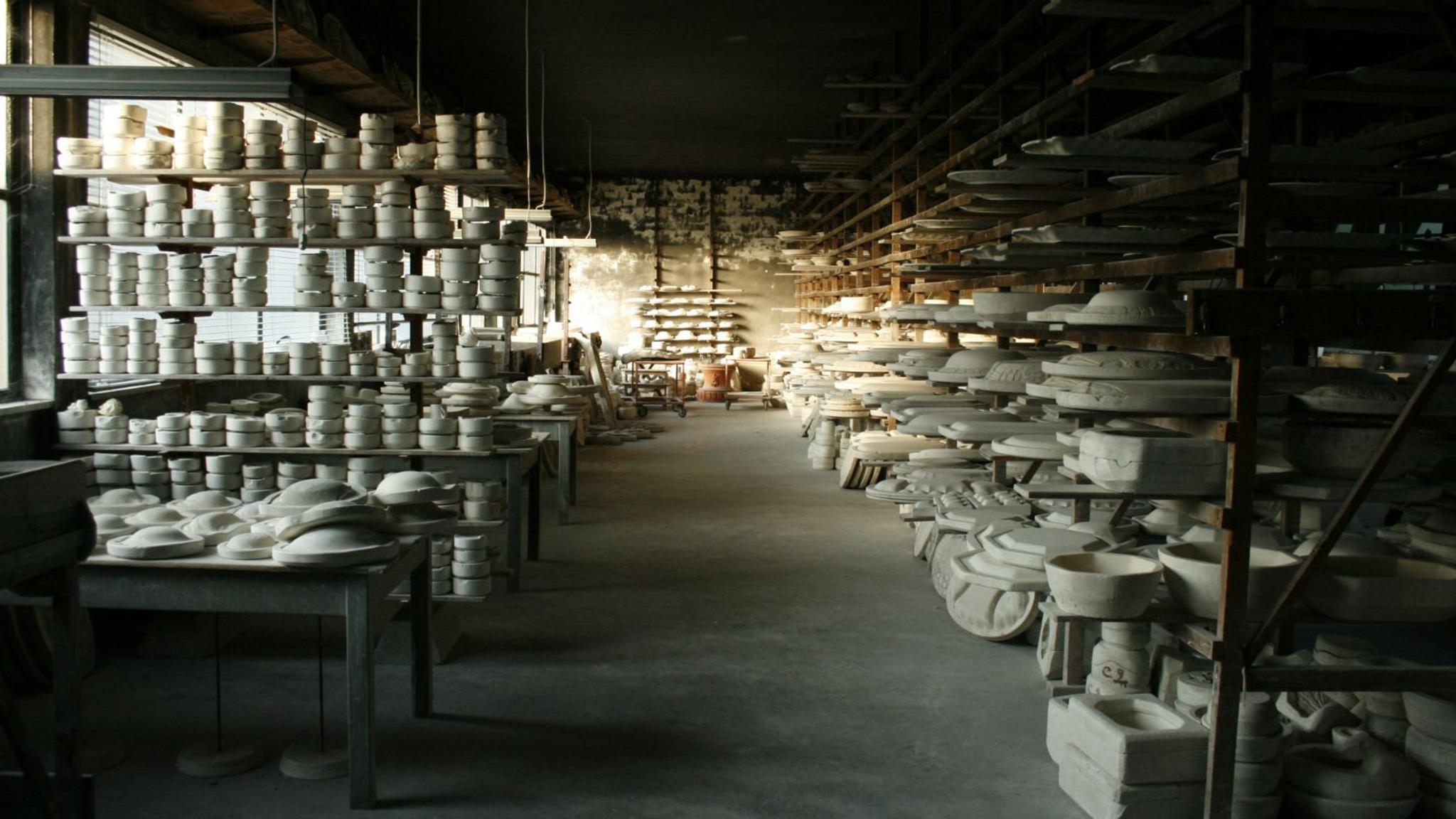 Il laboratorio di ceramica di Paolo Polloniato a Nove, un piccolo paese vicino a Venezia.