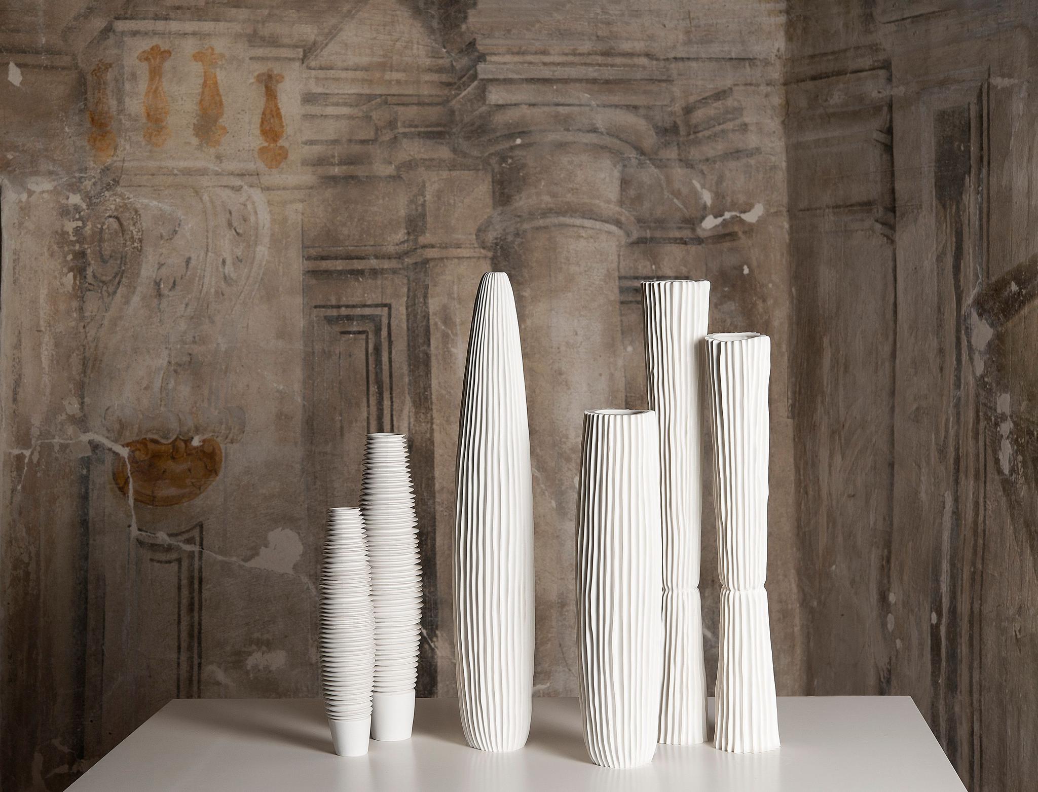 Weiße strukturierte Keramiken
