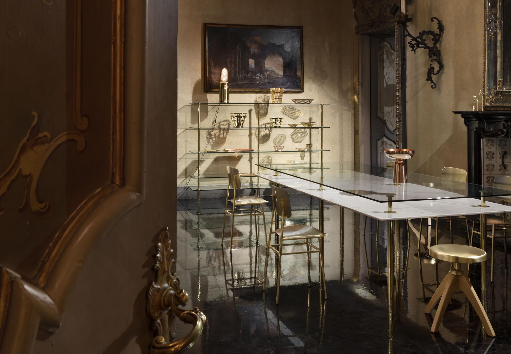 Elegancia Atemporal en Mármol y Latón