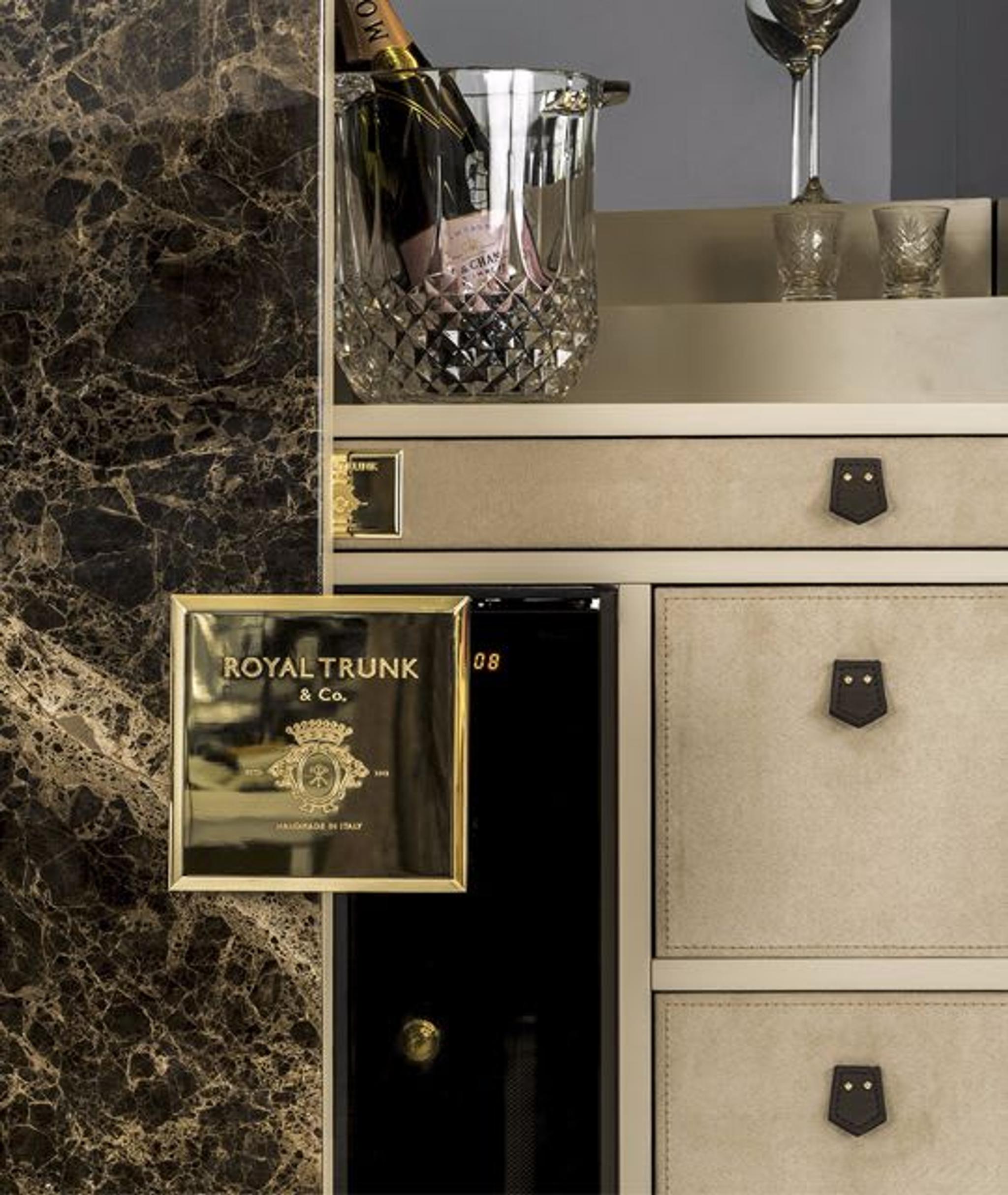 Details of Capri Trunk in marble by Royal Trunk