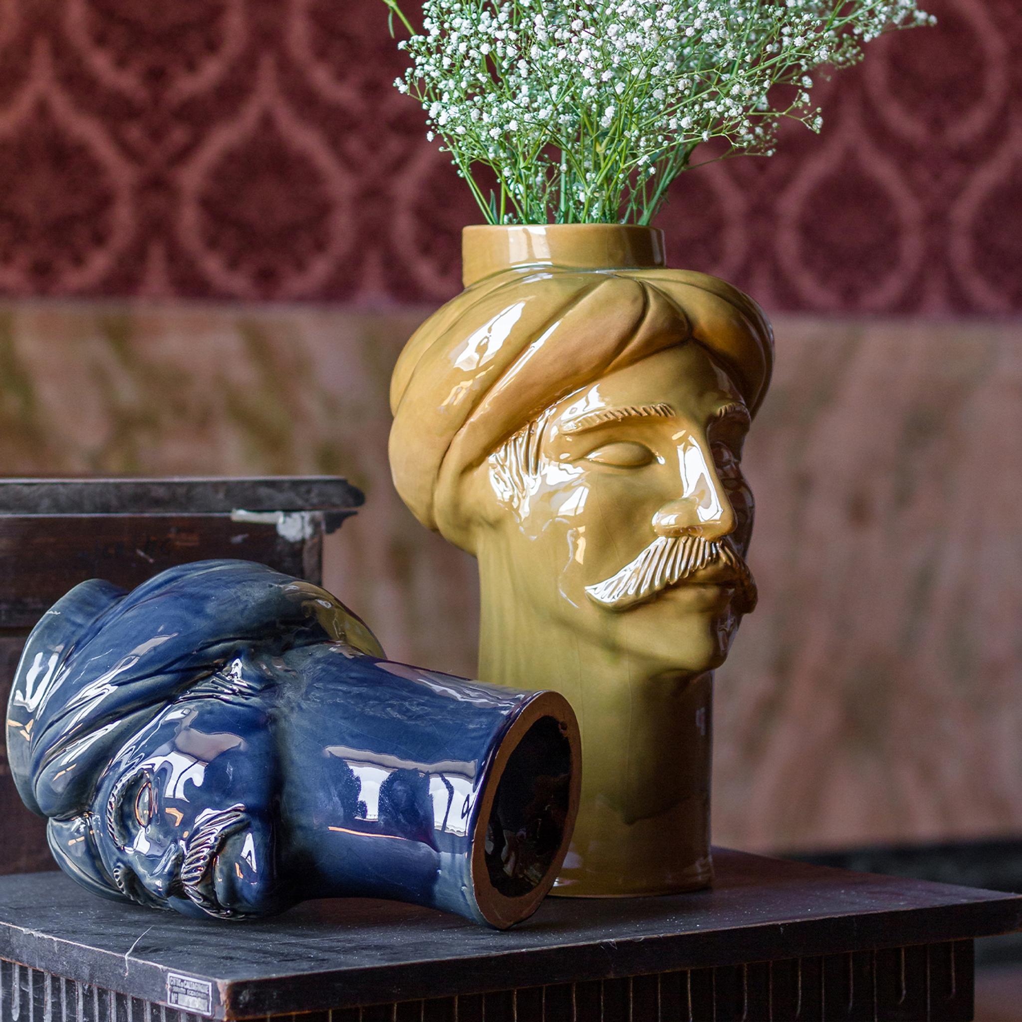 Figurative Vasen aus Keramik