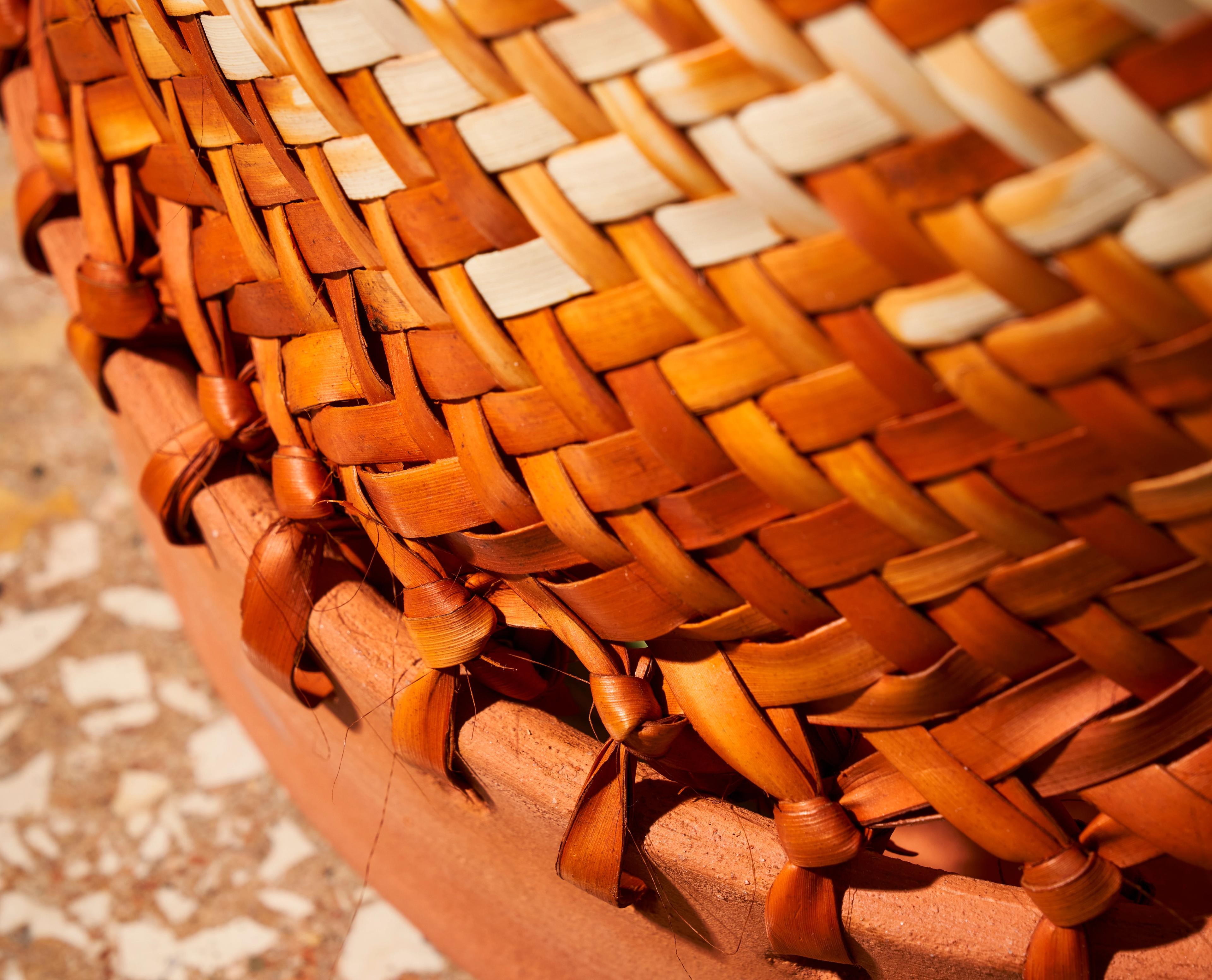 Intrecciato: The Art of Interwoven Design