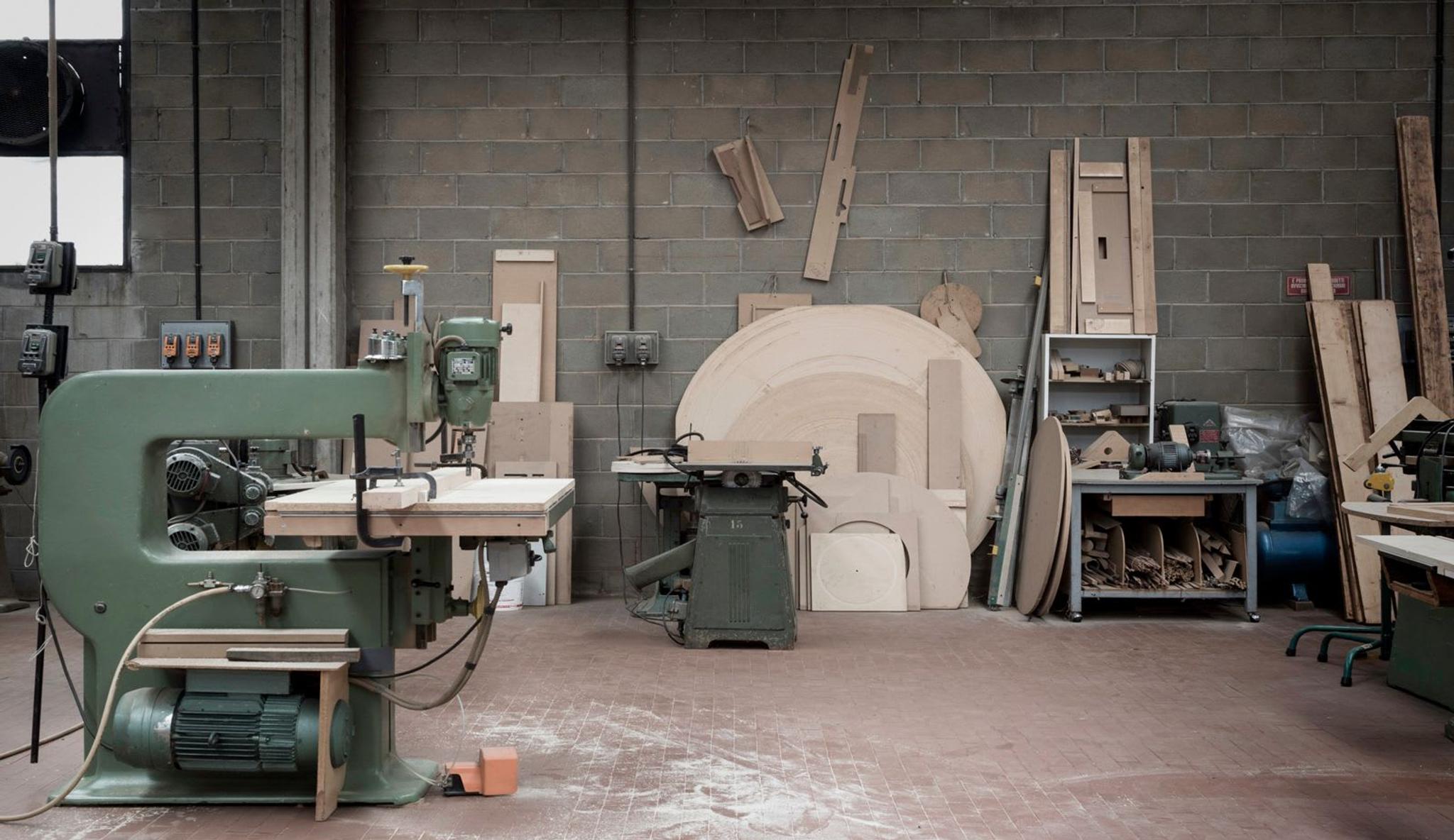 L'atelier de Giordano Viganò dans le quartier de la Brianza, une région connue dans le monde entier pour son excellence en matière de conception de meubles.