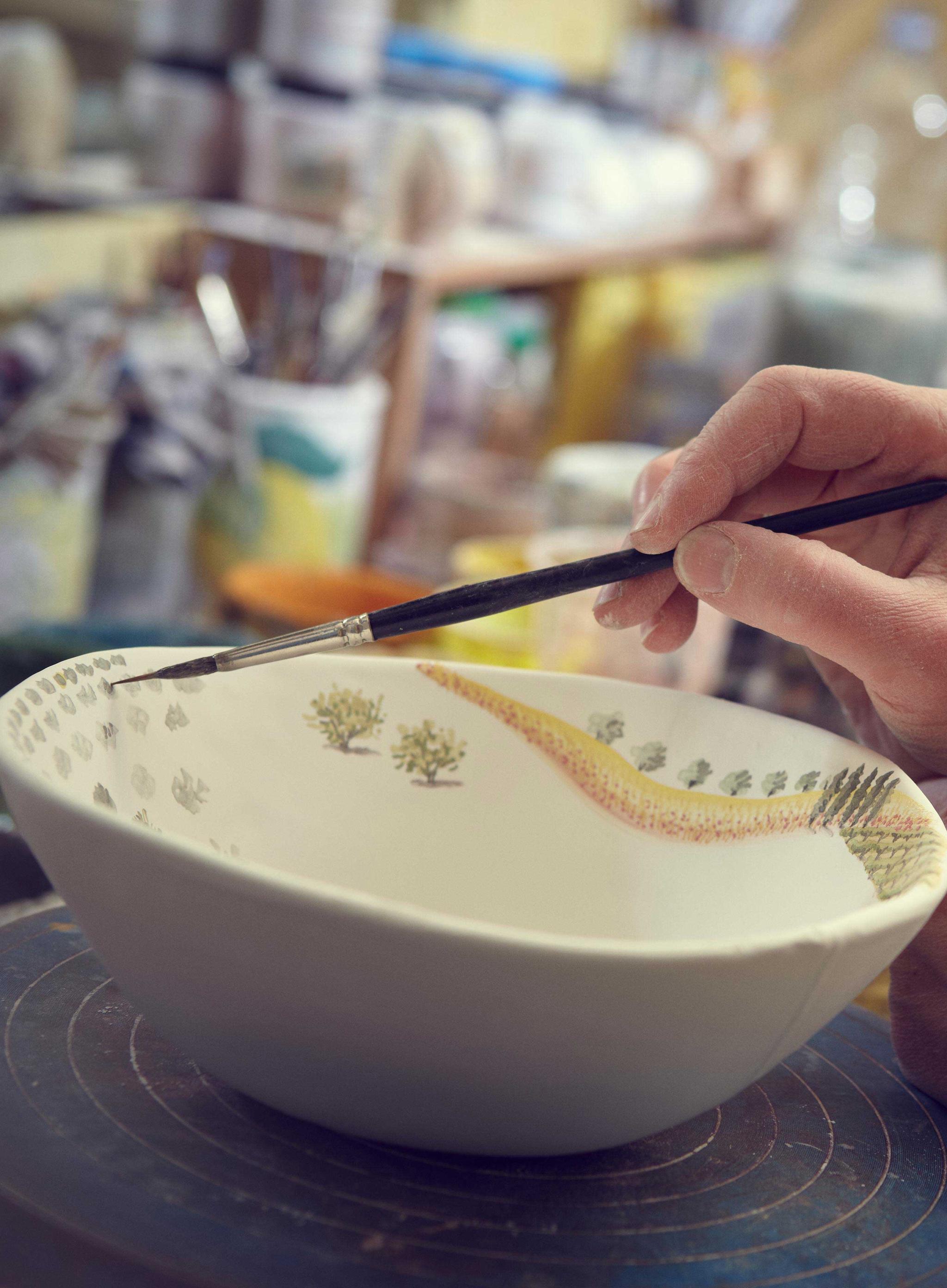 Ceramic painting at Materia Ceramica's workshop