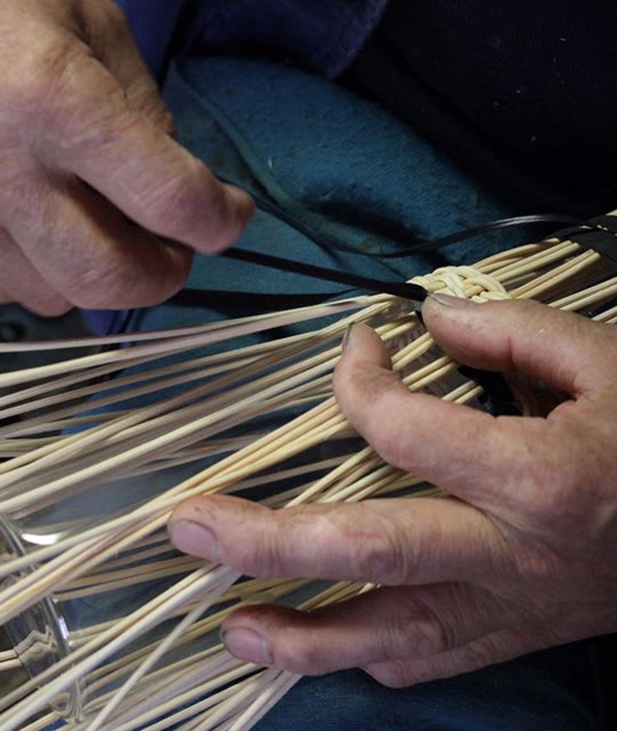 Détail du processus de fabrication du vase Ballerina