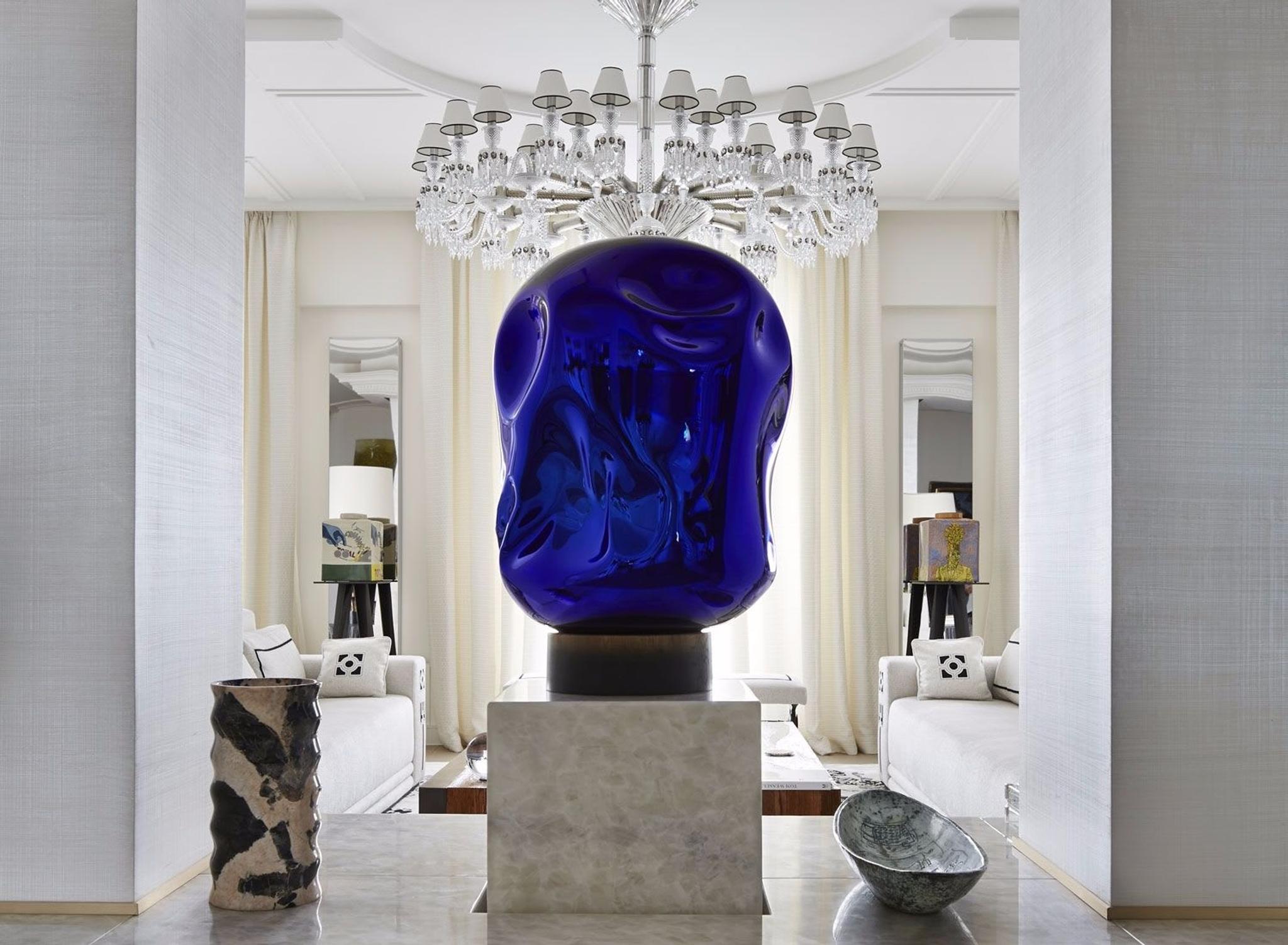 Entrée de Stéphanie Coutas, Place des Etats Unis, Paris. Photo : Francis Amiand