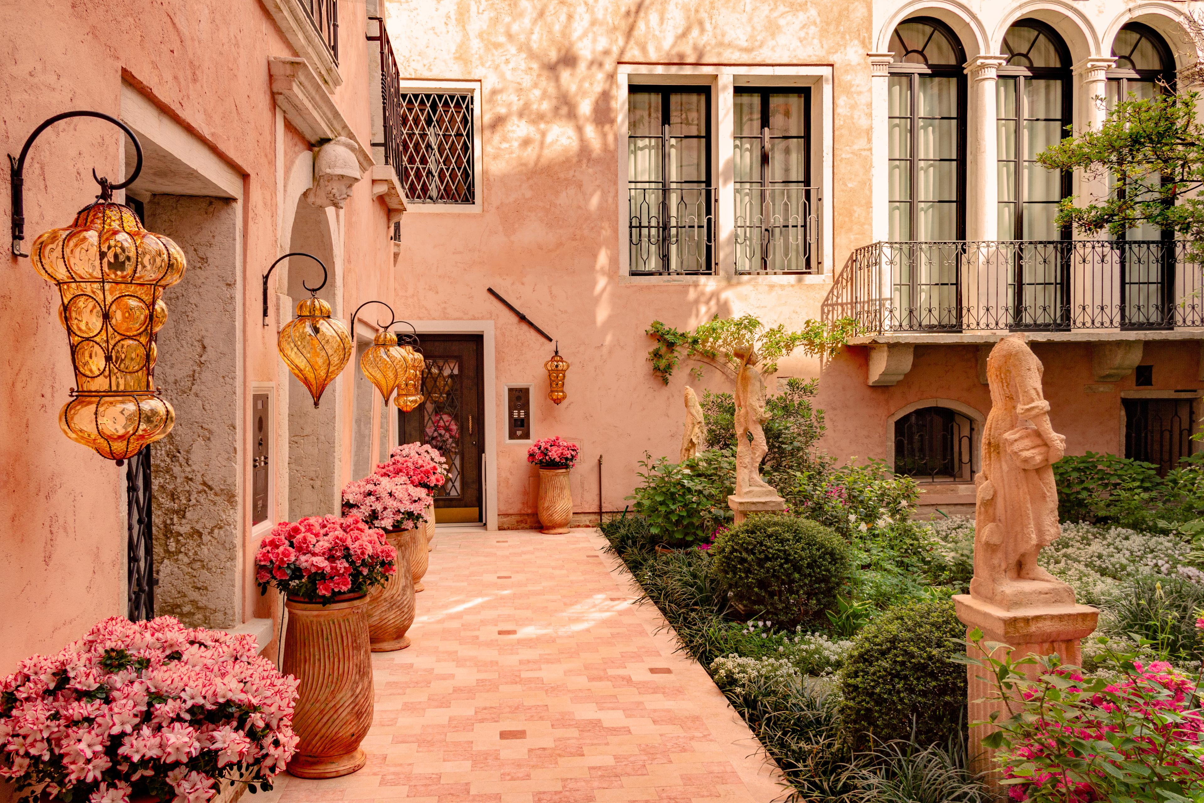 Palazzo Cristo: A Beacon of Refined Luxury at the Heartbeat of Venice