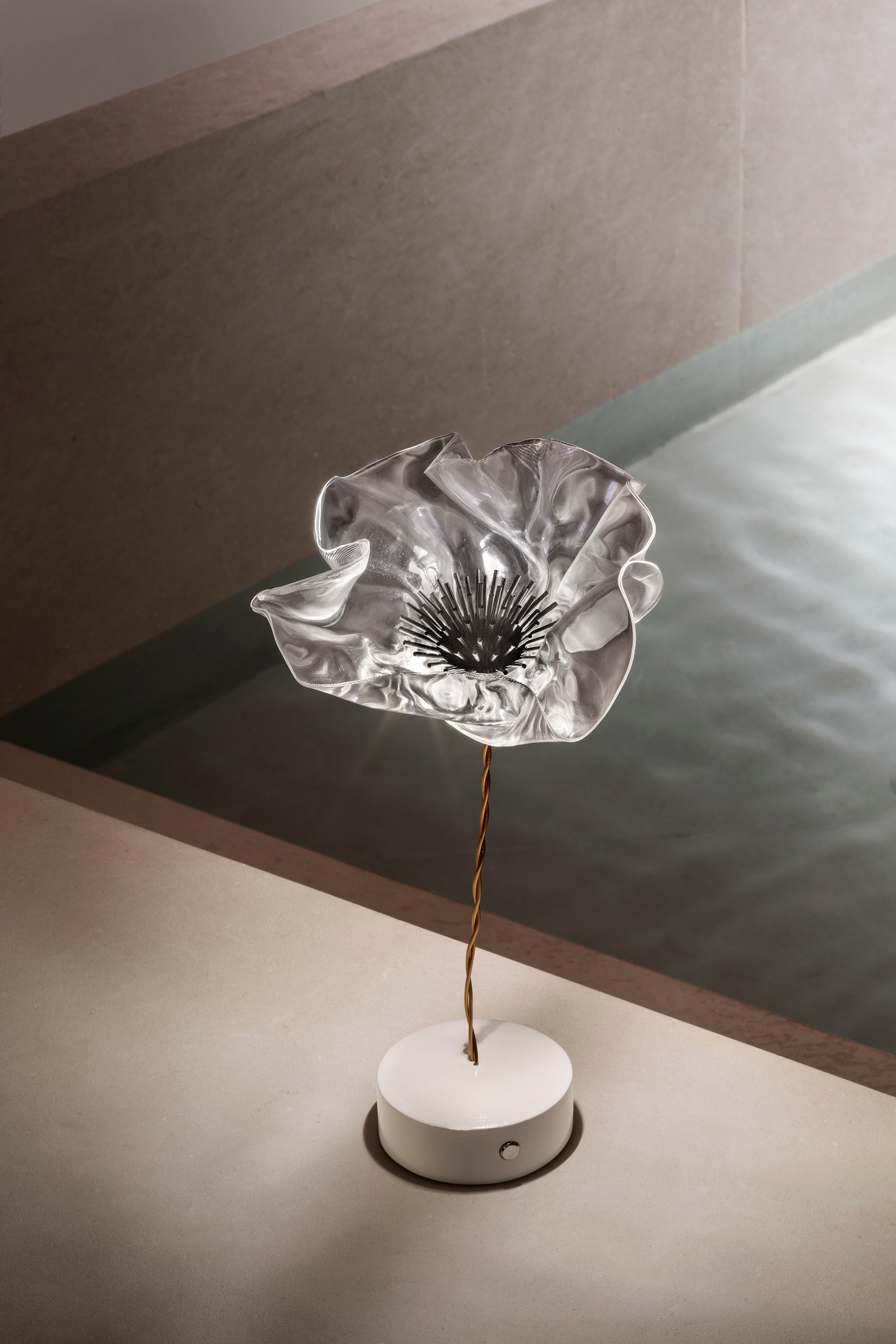 Die schöne La Fleur Prisma Tischleuchte von Marc Sadler für Slamp