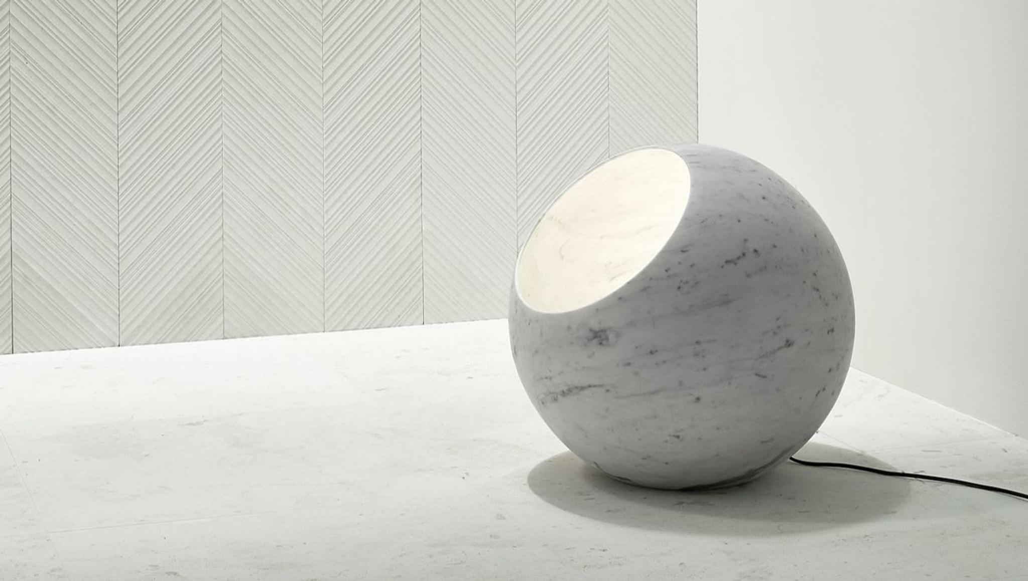 Dekoration aus weißem Carrara-Marmor