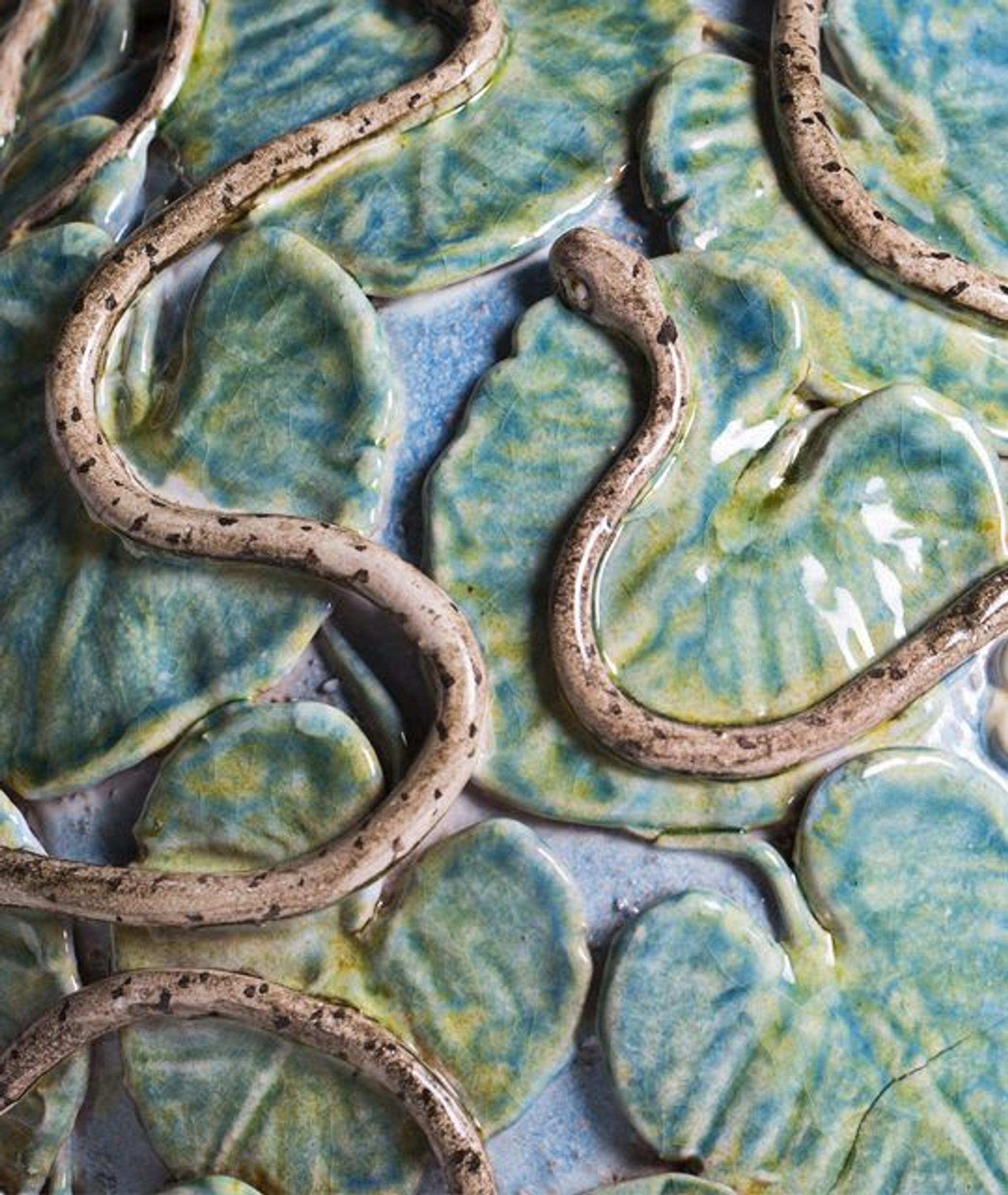 Details of the Sfera Serpente Maiolica by ceramist ND Dolfi 