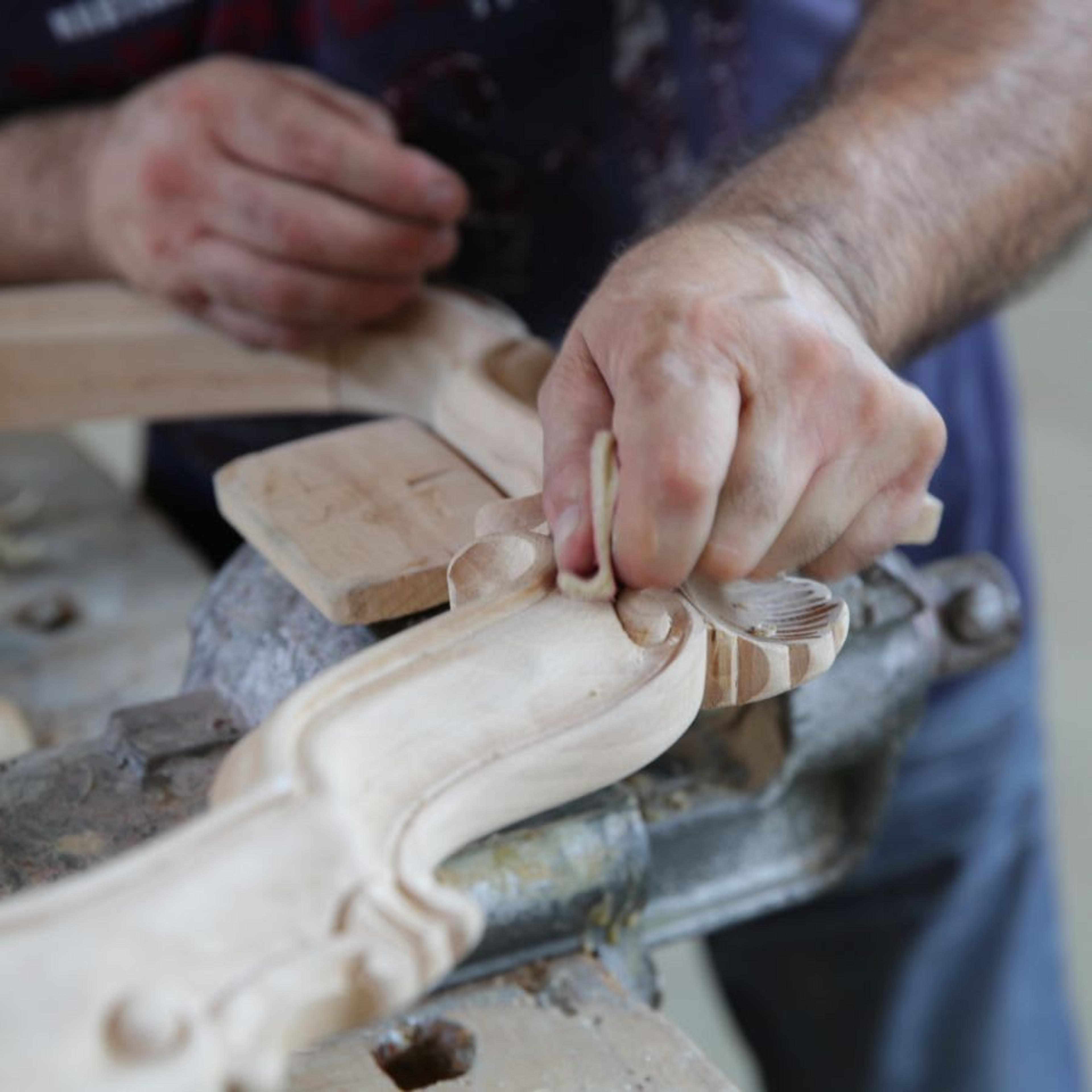 Eine Phase bei der Herstellung eines Stuhls