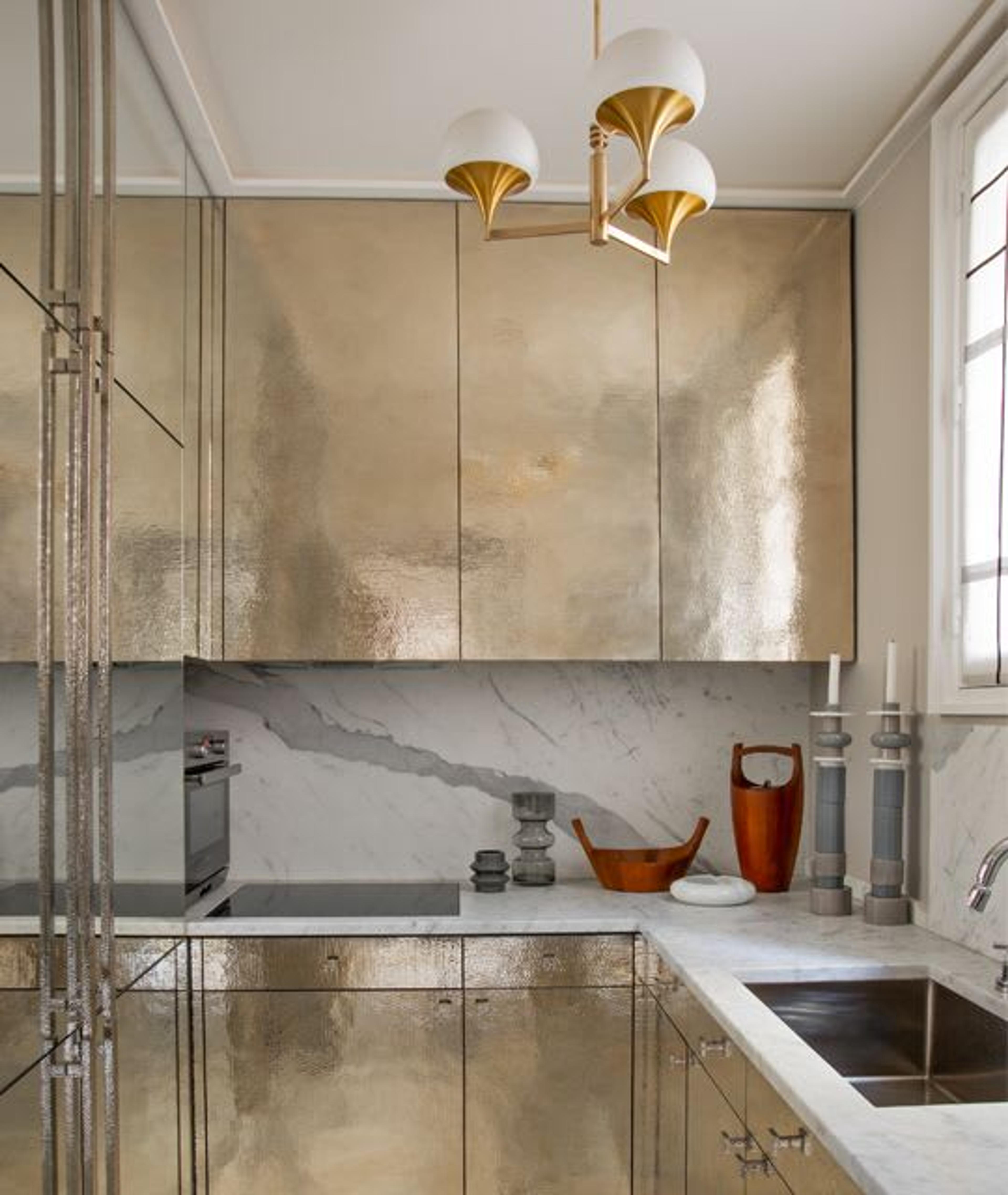 Cucina dell'appartamento di Rue De Lille, Parigi, di Jean-Louis Deniot. Foto di Xavier Béjot