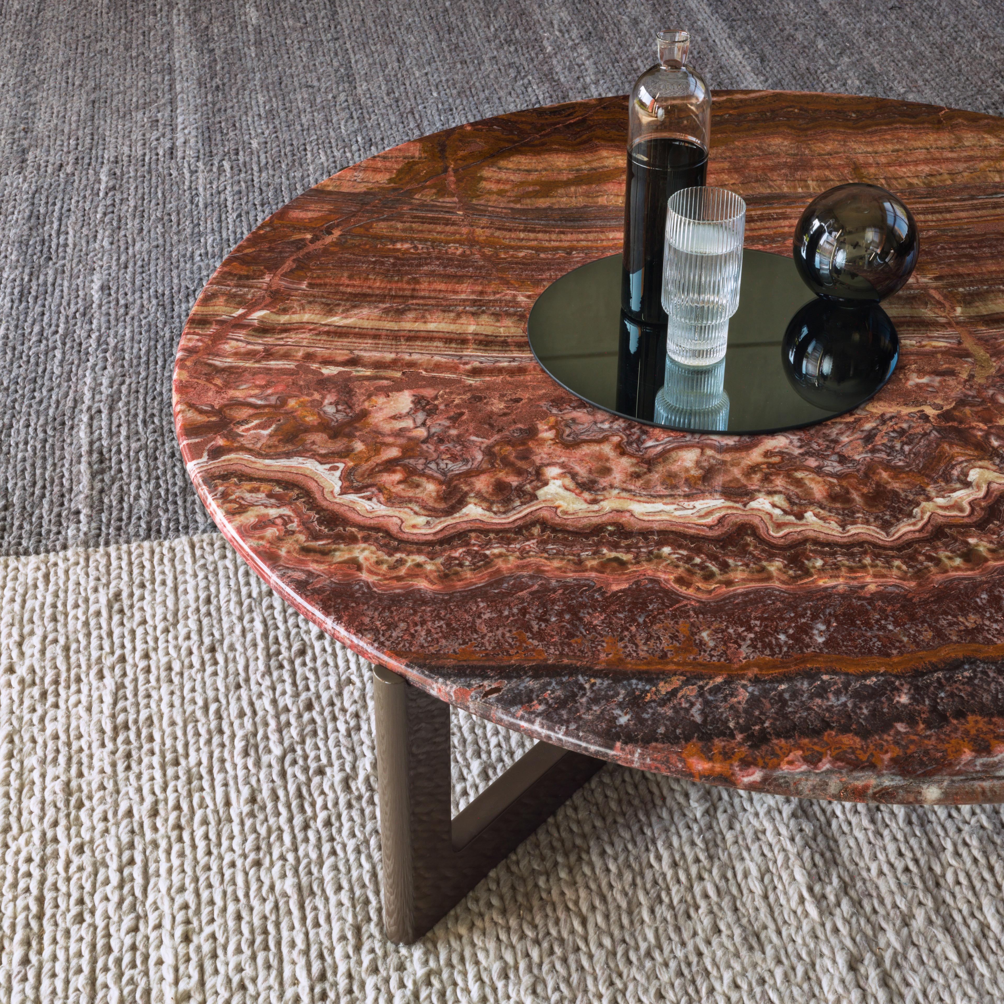 Eye-Catching Red Marbles to Decorate your Home