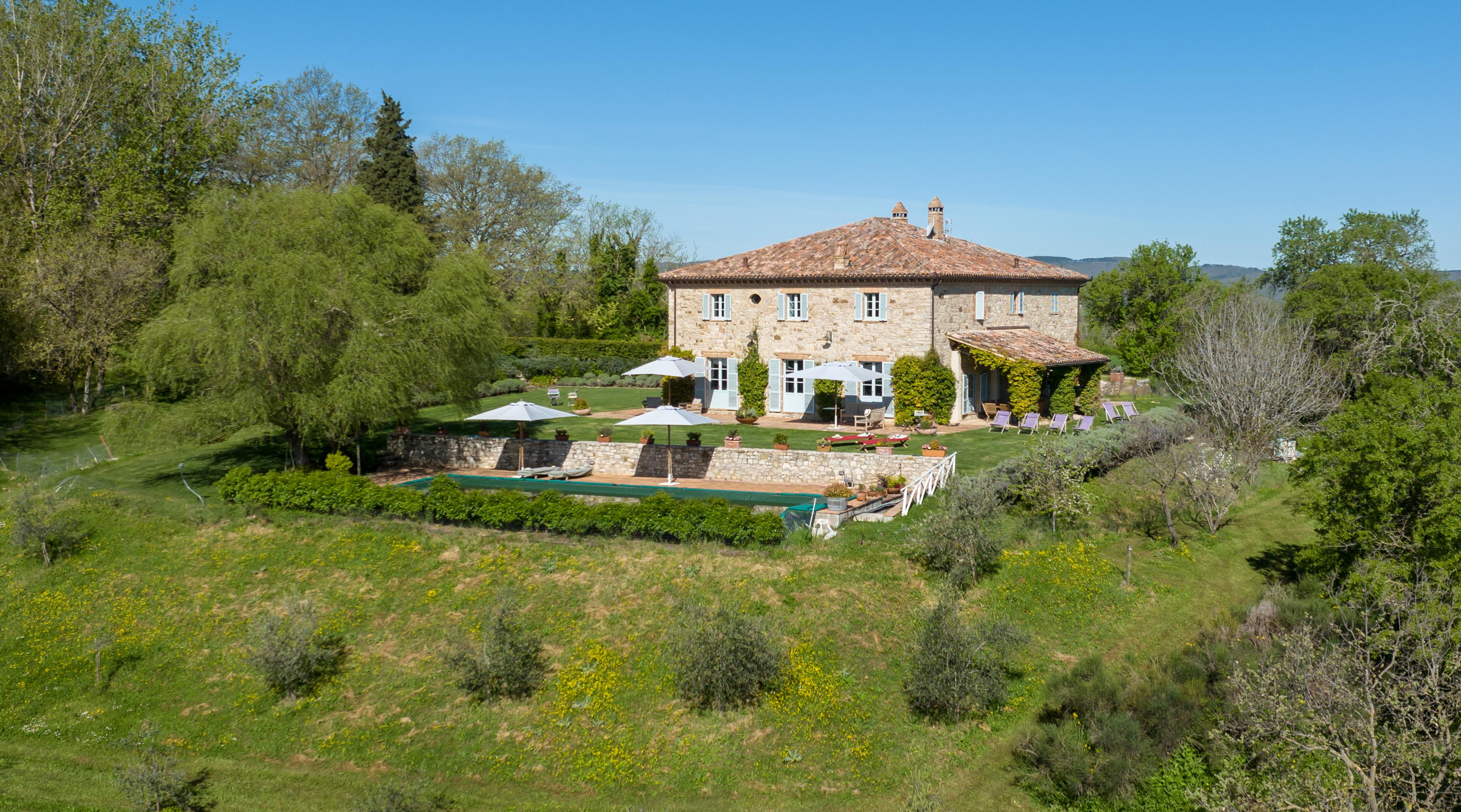 Poggio Posillipo: Casa di Campagna nel Cuore dell'Italia