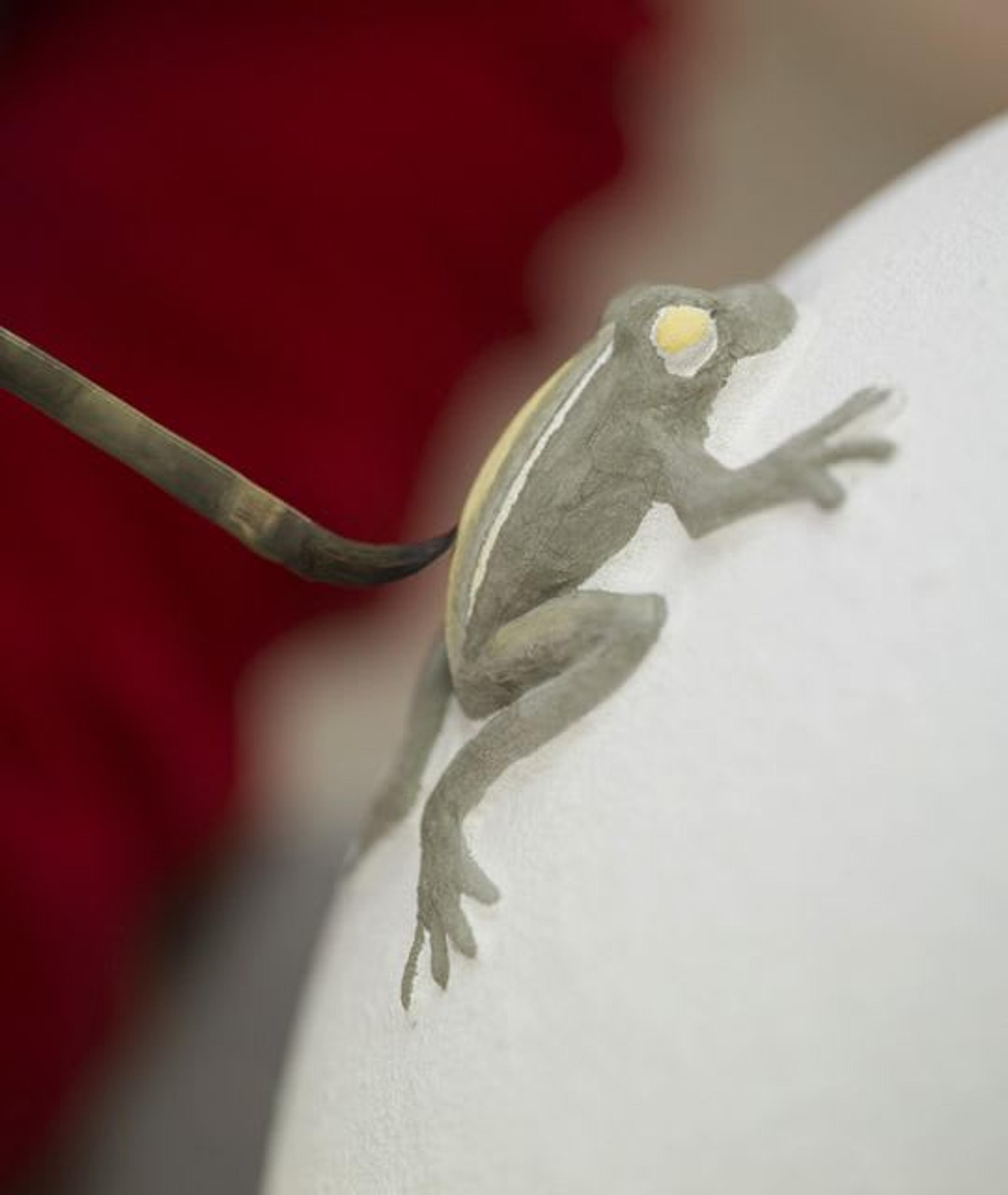 Hand painting ceramics at ND Dolfi ceramic workshop