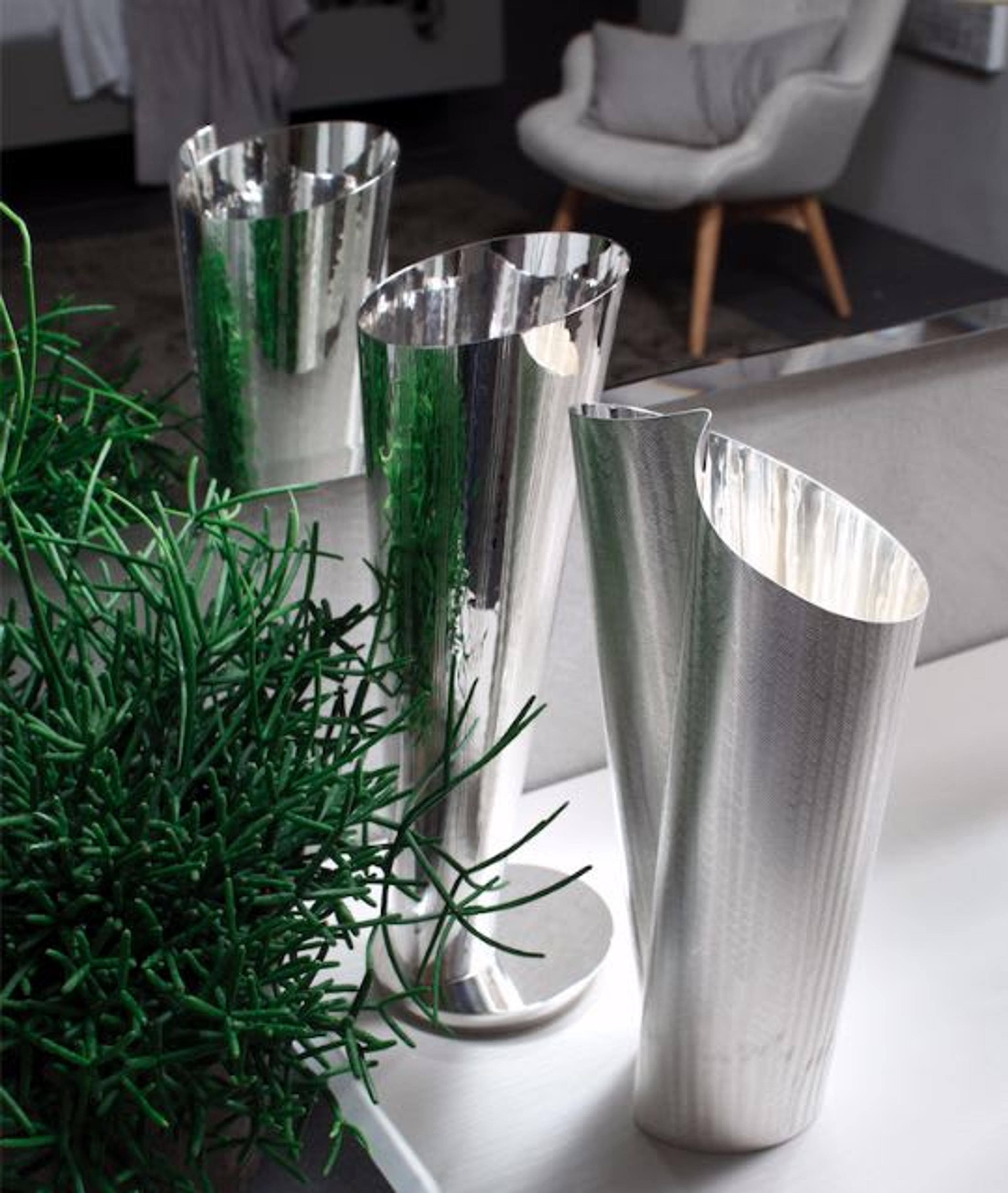 Tamada Vase and Vie Vase.