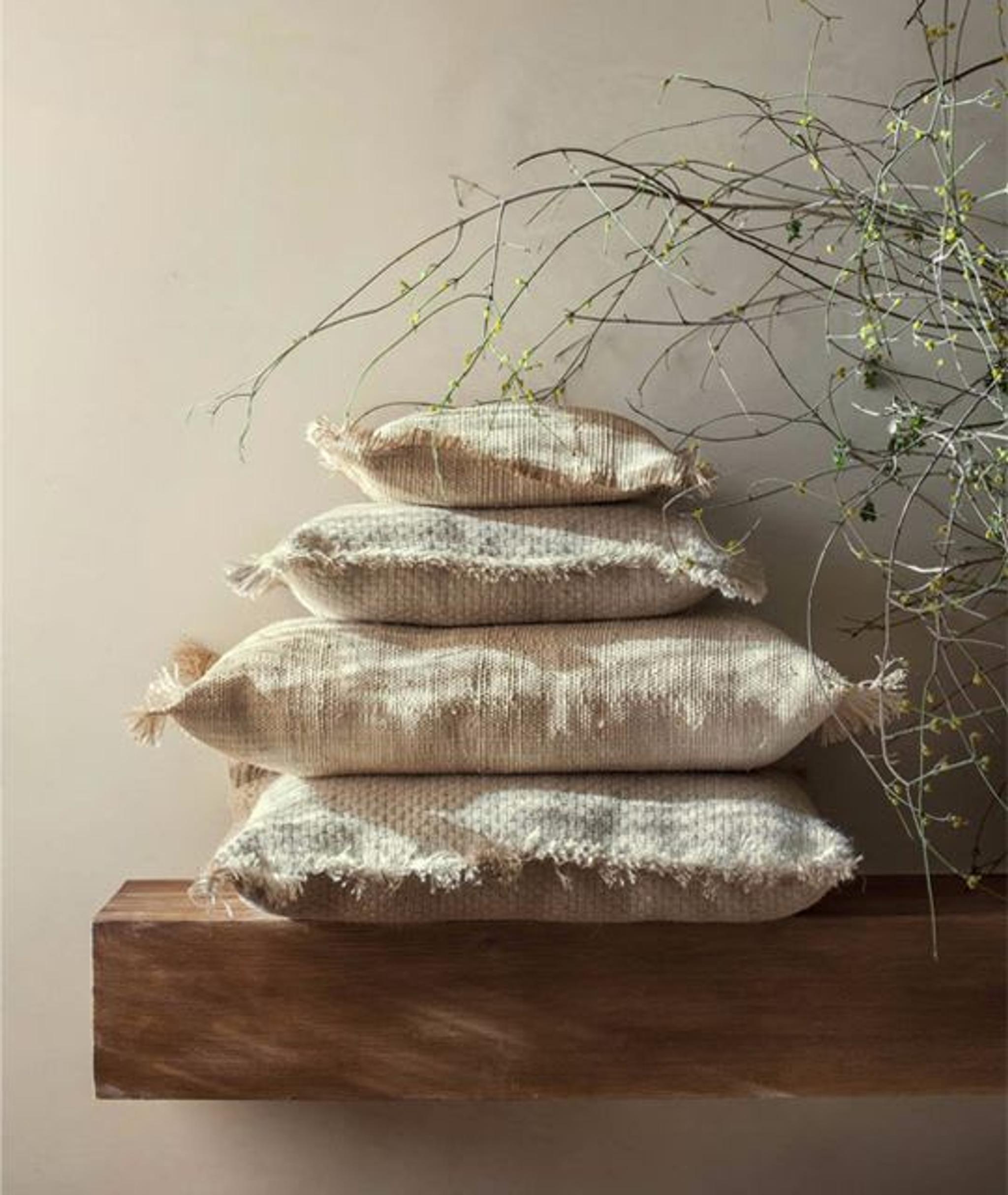 Natural fabrics and soothing colors express the serene mood of Monteverdi.