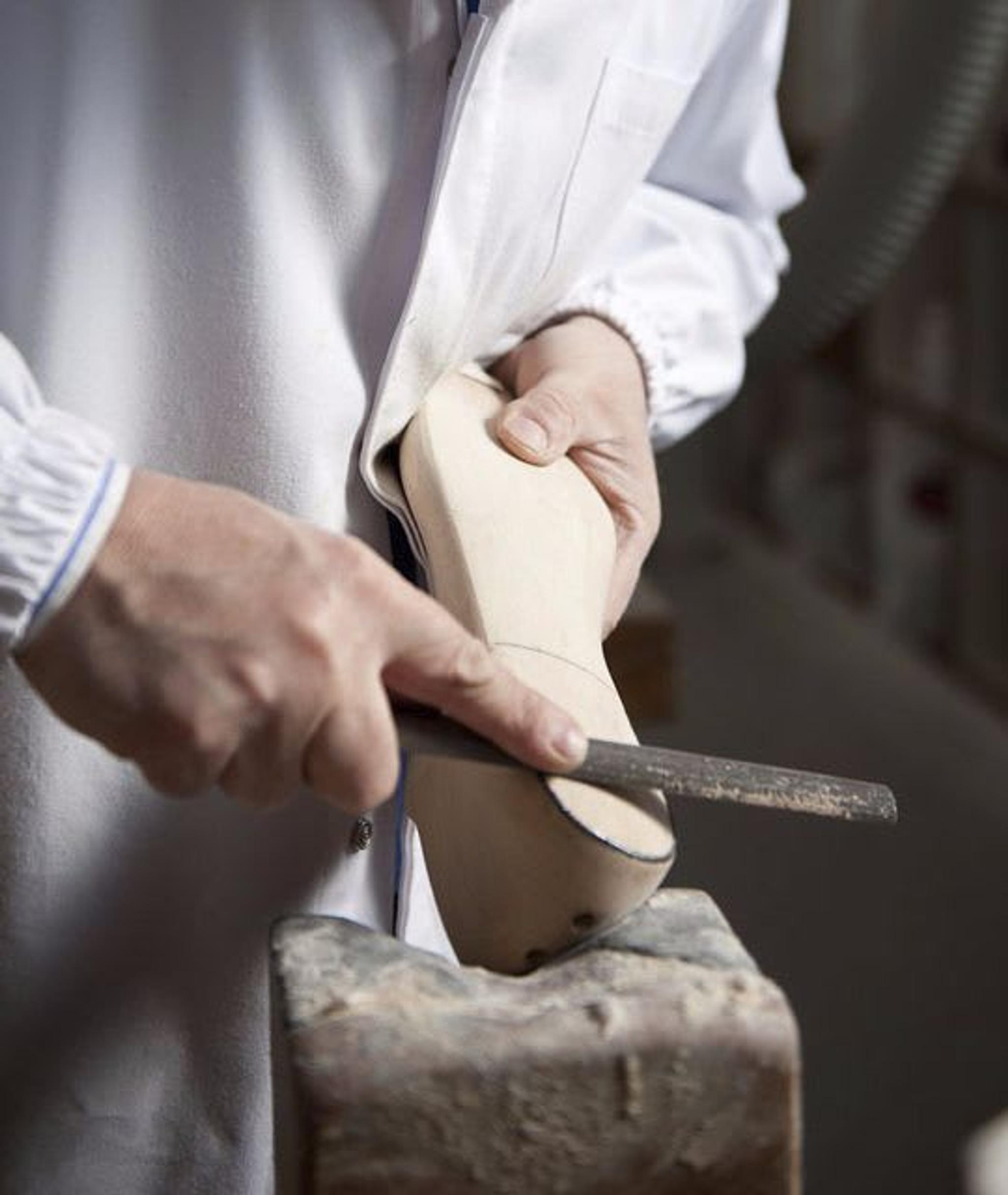 Produzione di uno stampo per scarpe.