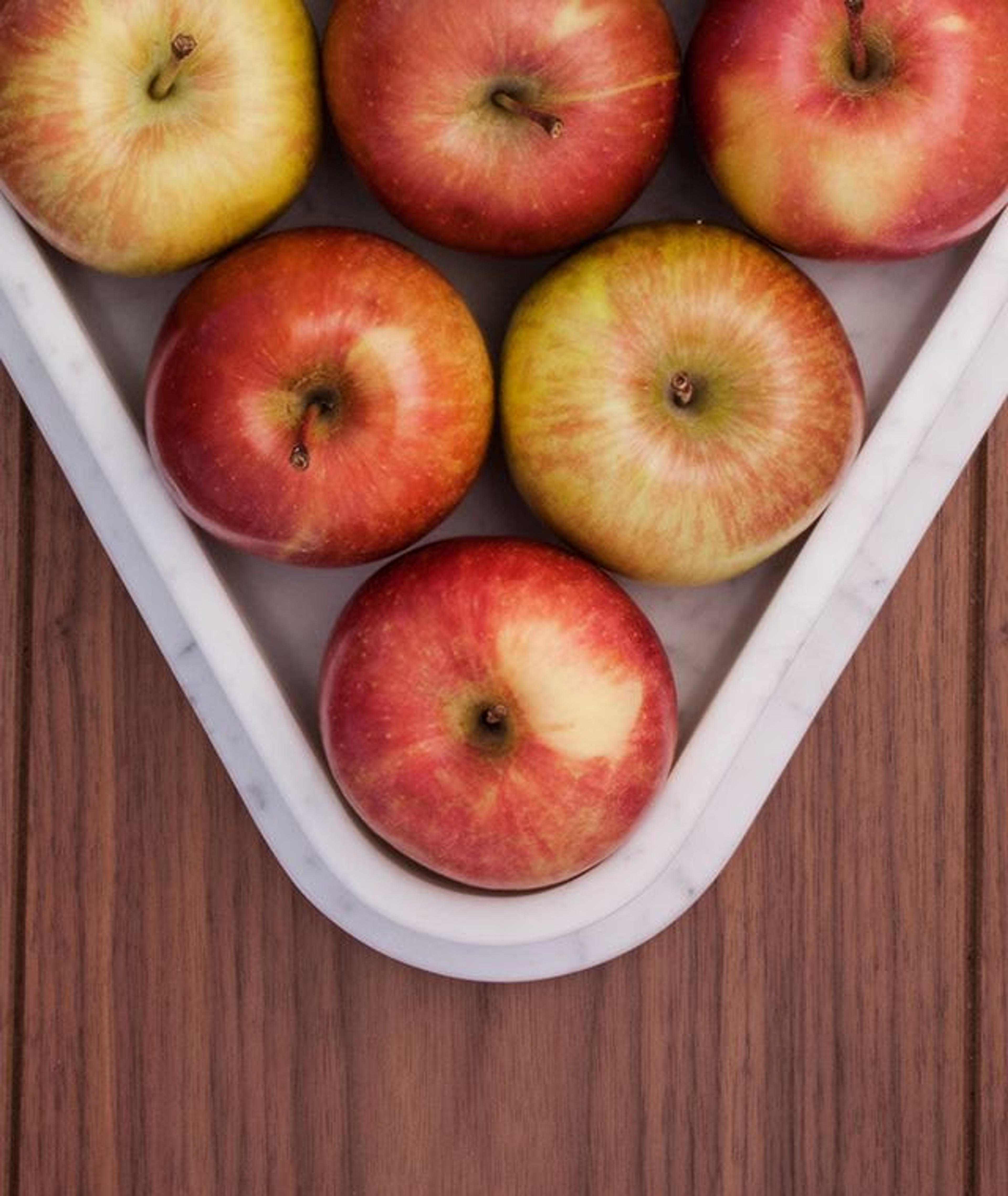 Carambola Centerpiece by Studio Lievito