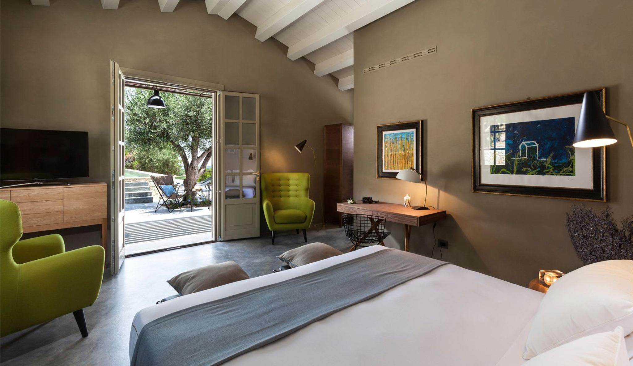 Suite dell'Ulivo with direct access to the pool