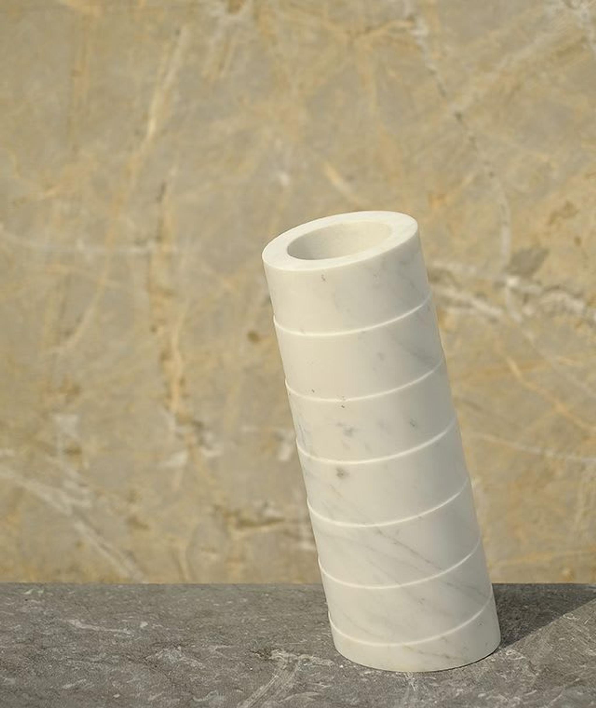 Jarrón Torre by Enzo Mari by UpGroup