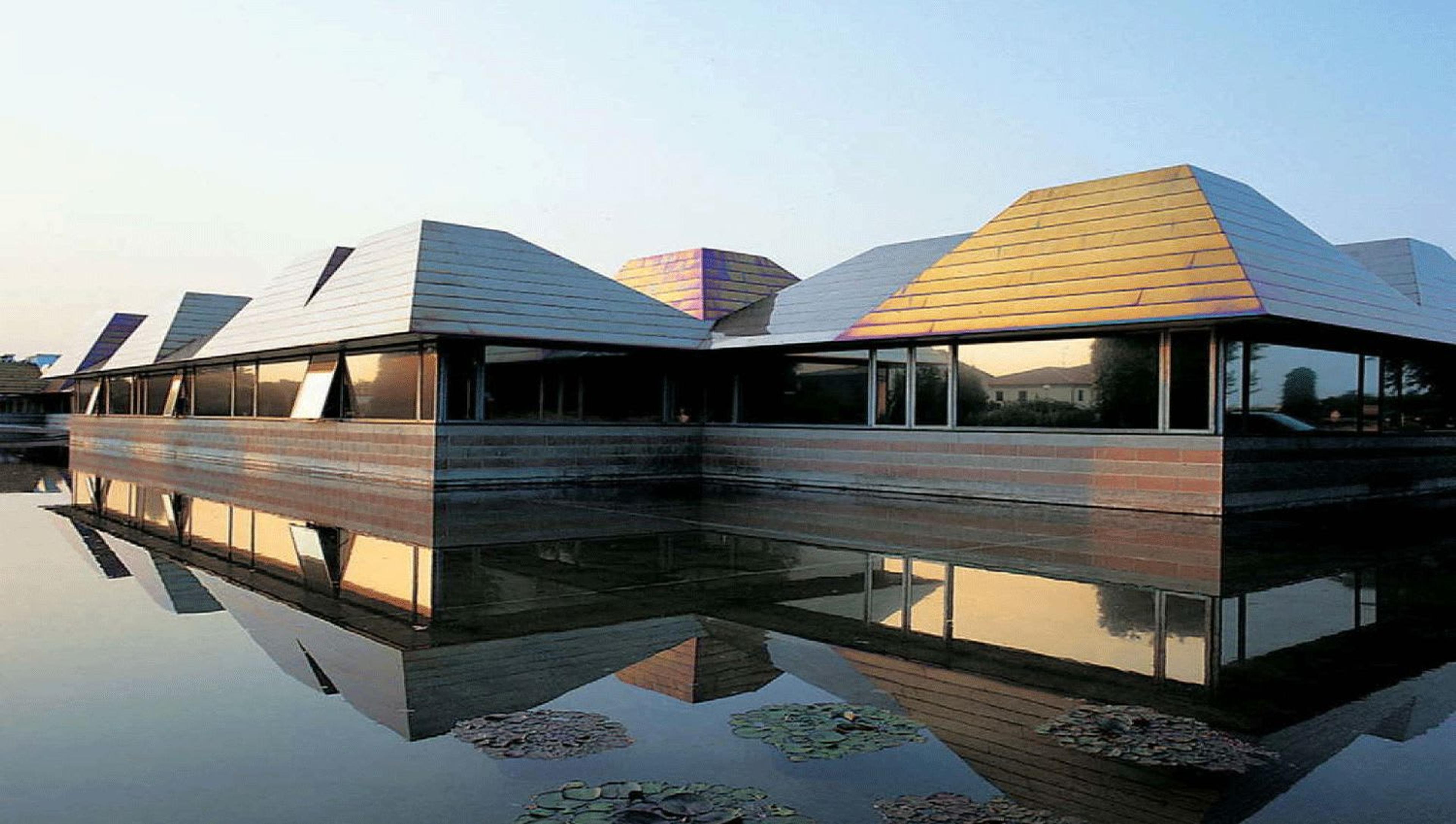 La fabbrica tessile Benetton di Ponzano Veneto progettata da Tobia e Afra Scarpa. Fotografia Antonia Mulas