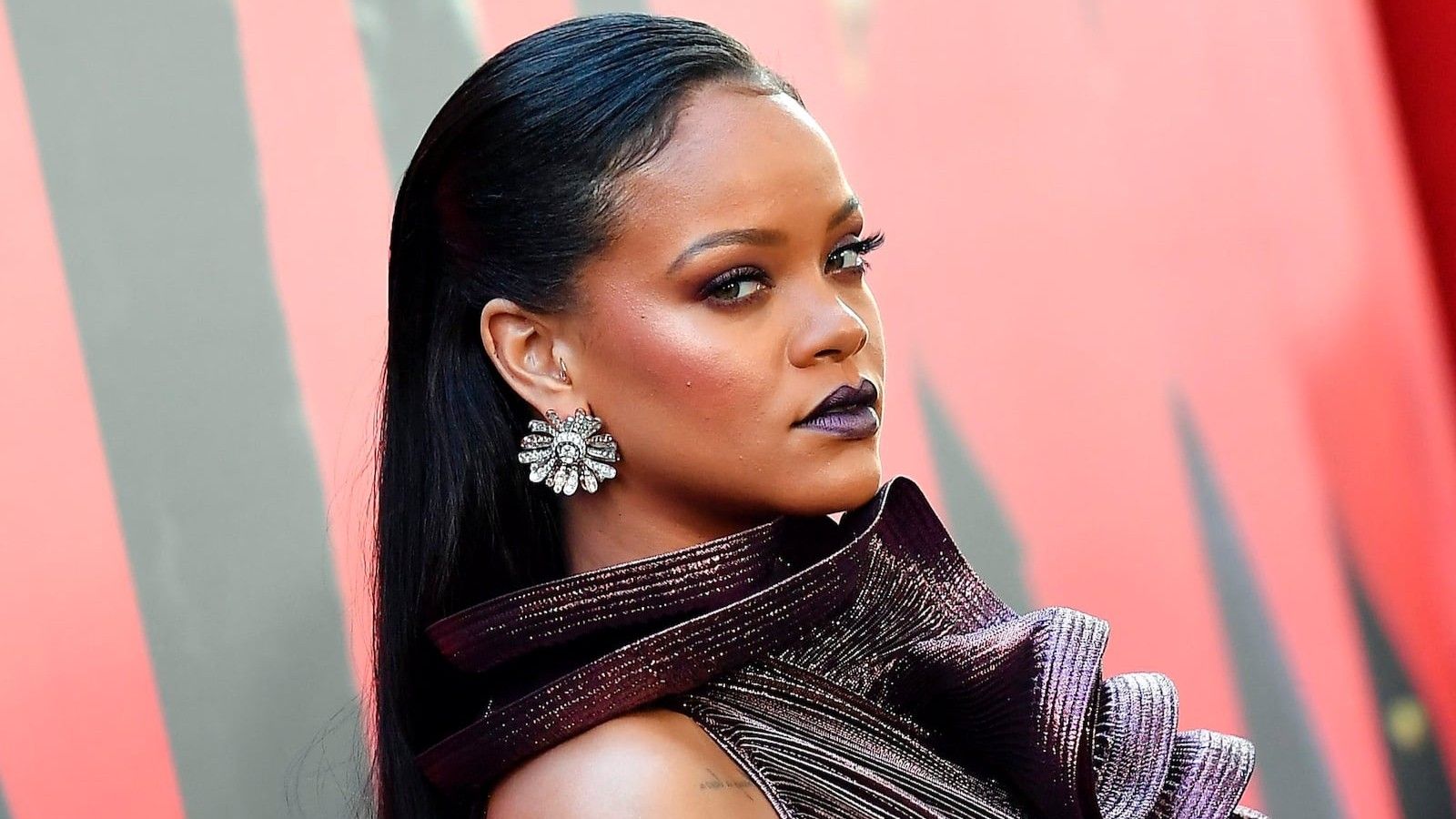 Rihanna Ungkap Punya Setidaknya 170 Lagu Belum Dirilis di Livestream Fenty Beauty