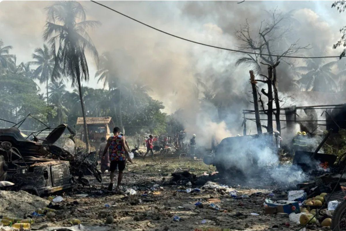 Serangan Udara Myanmar Hantam Pasar di Rakhine, Mengakibatkan 50 Orang Tewas